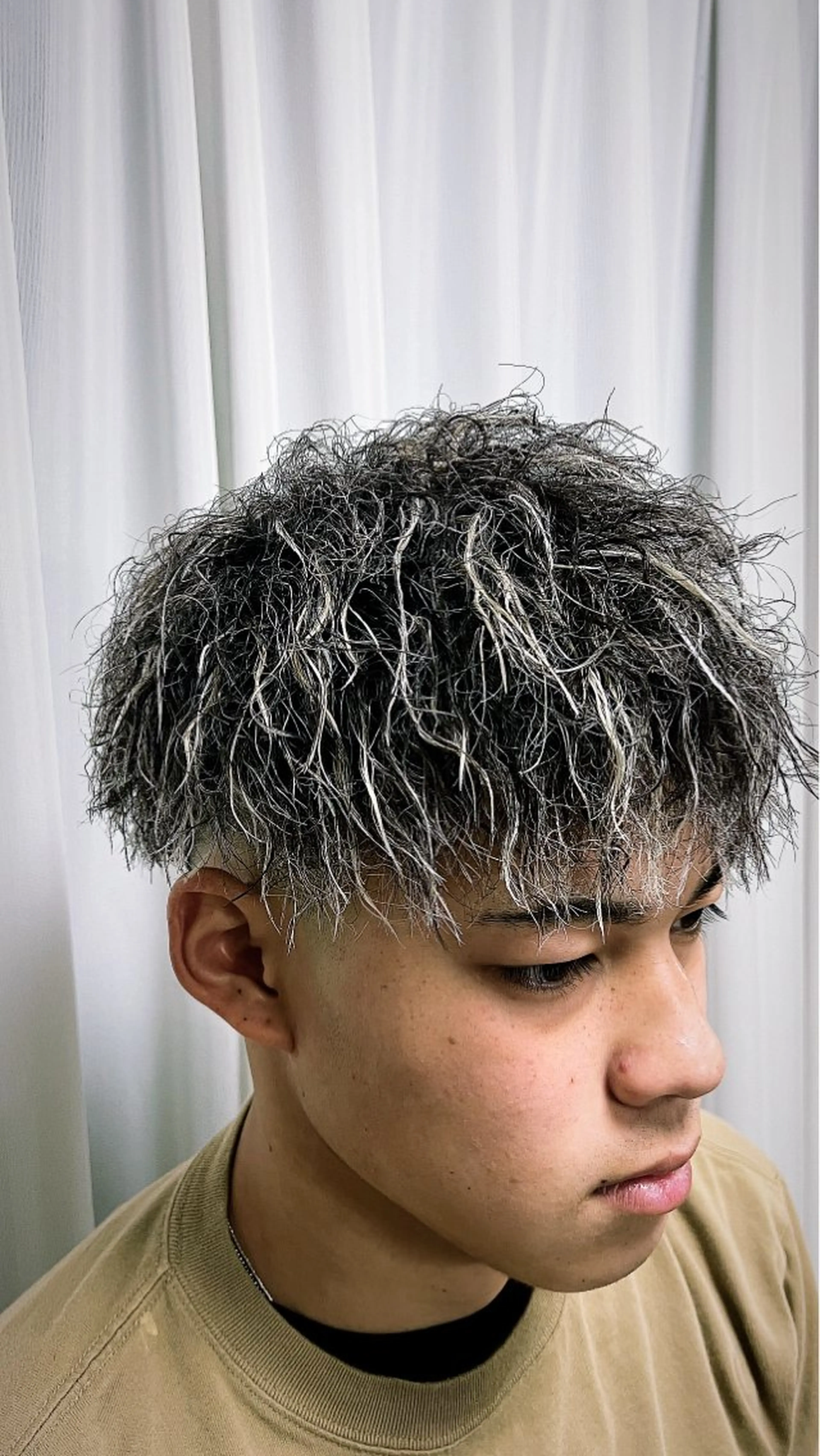 ショート カラー パーマ メンズ WIND by CIEL Flare 心斎橋所属・渡邉 勇樹のヘアスタイル