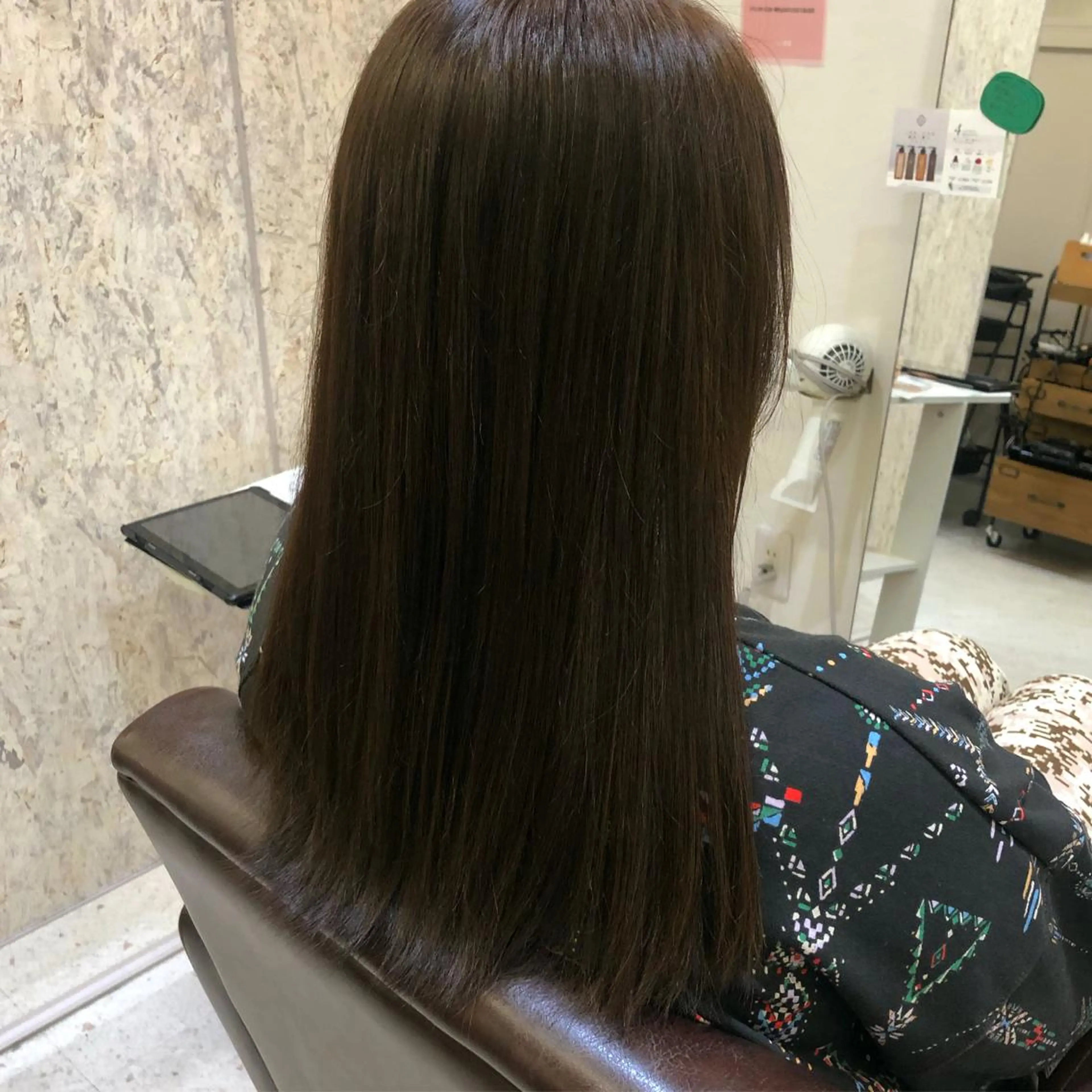 ロング カラー clock 松井山手所属・足立 千咲のヘアスタイル