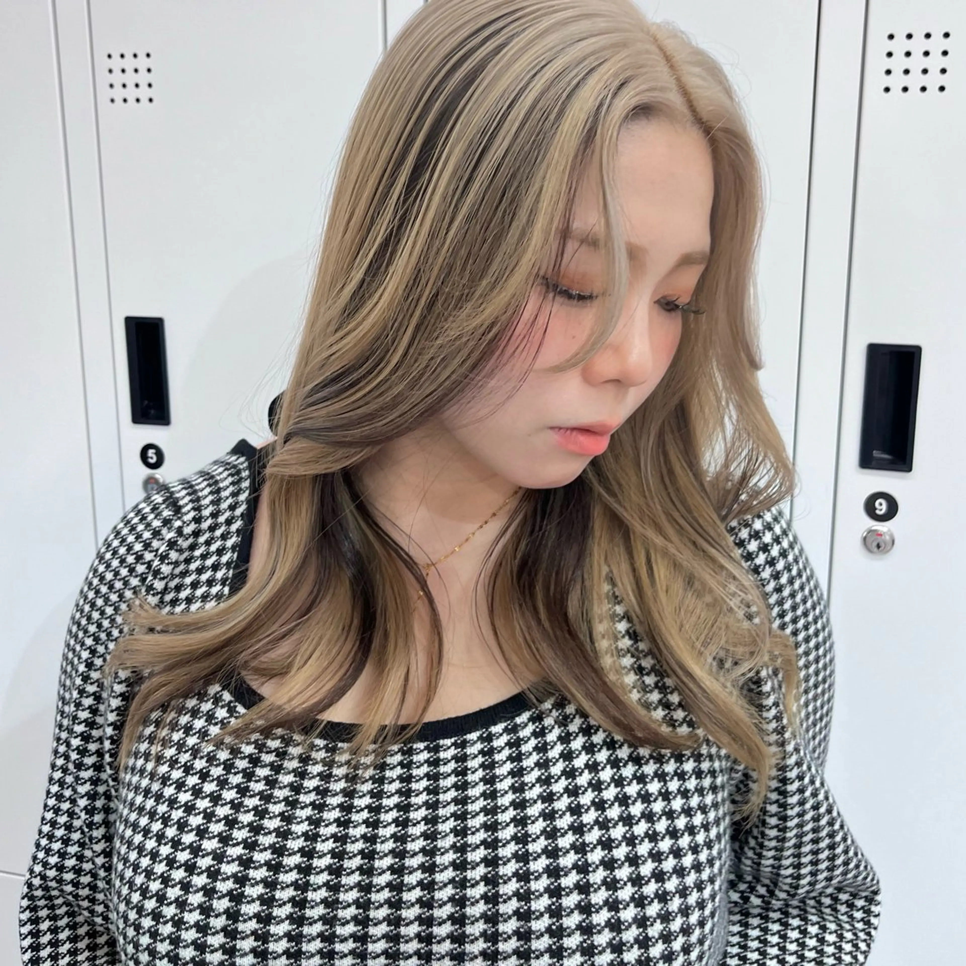 セミロング カラー ヘアアレンジ 🎀韓国ヘア🎀 𝐬𝐚𝐫𝐚🎀のヘアスタイル