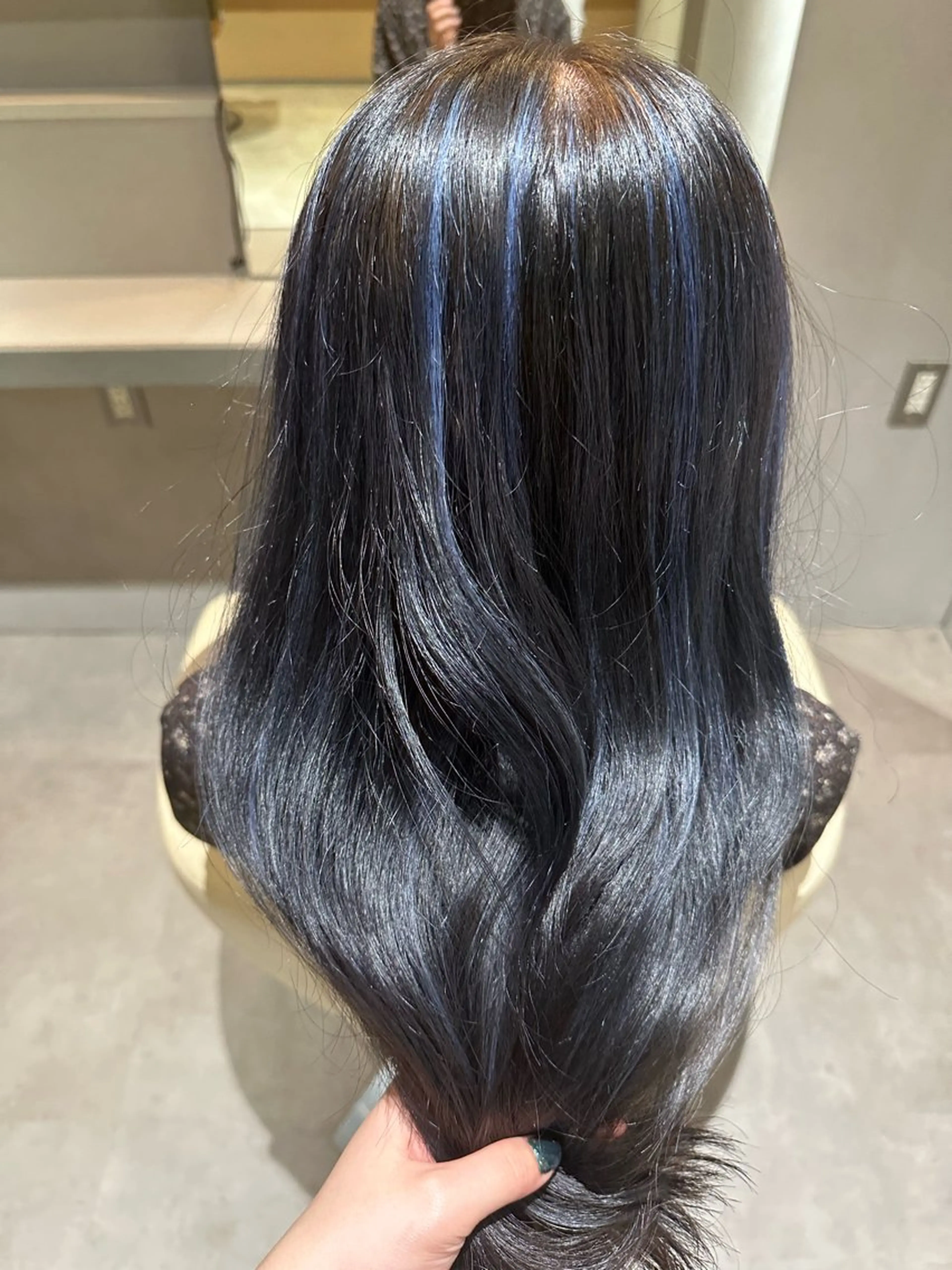 ロング カラー ブルーカラー ハイライトカラー シルバー ハイライト 内田 成美のヘアスタイル
