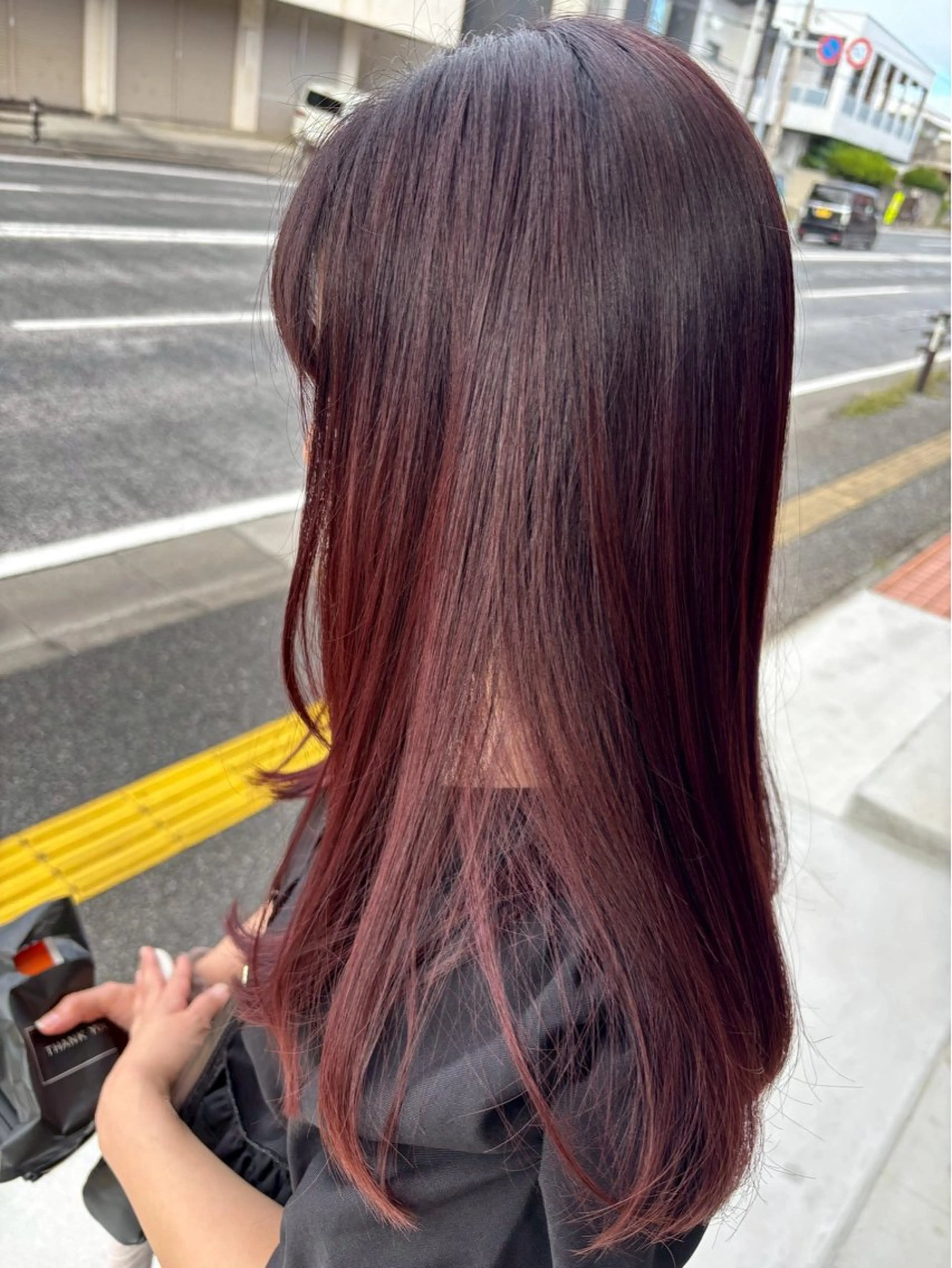 ロング 裾分 華子のヘアスタイル