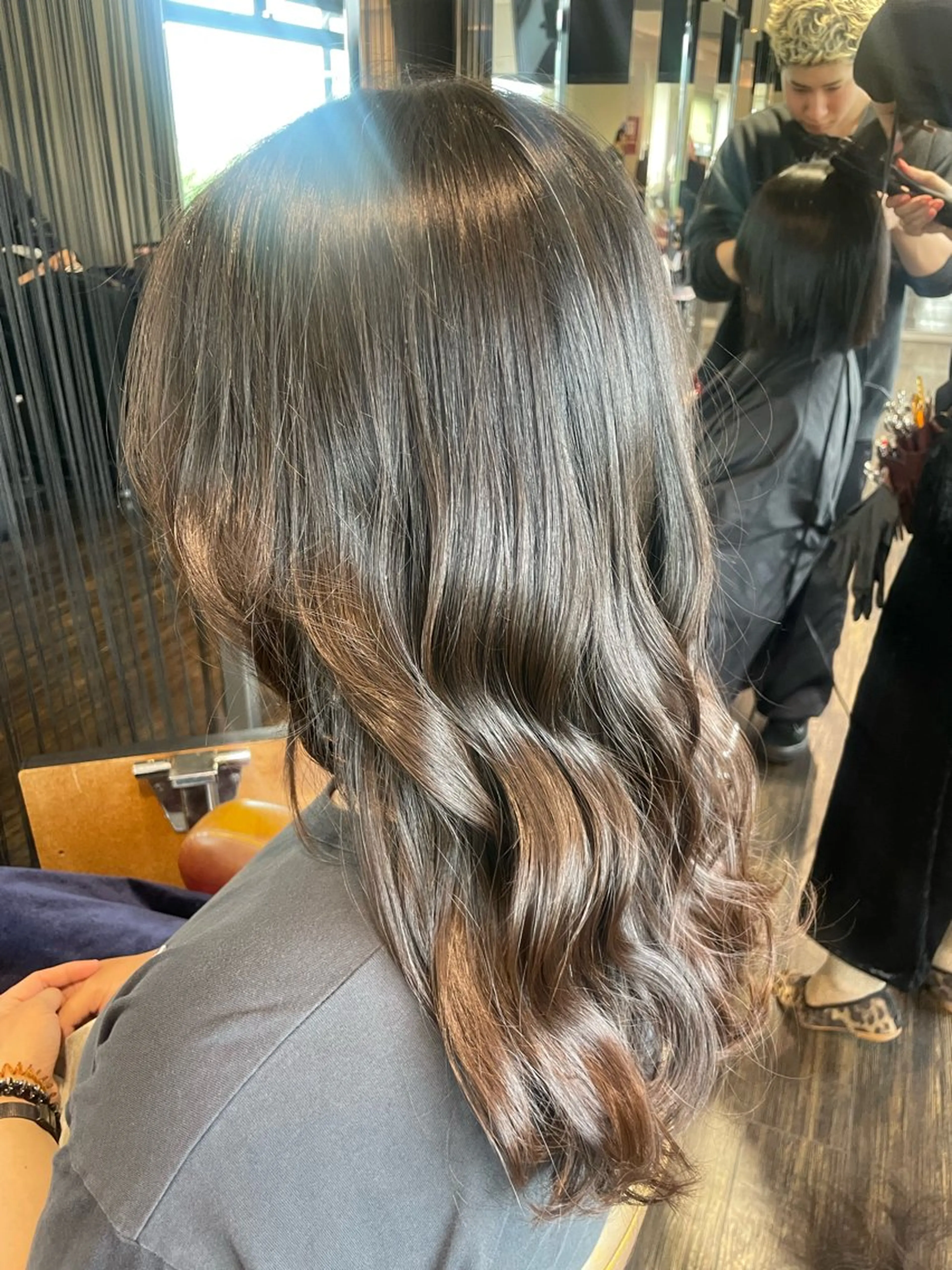 ロング カラー ブラウンカラー チョコレートブラウン カット ヘアカラー 佐藤 綾郁のヘアスタイル