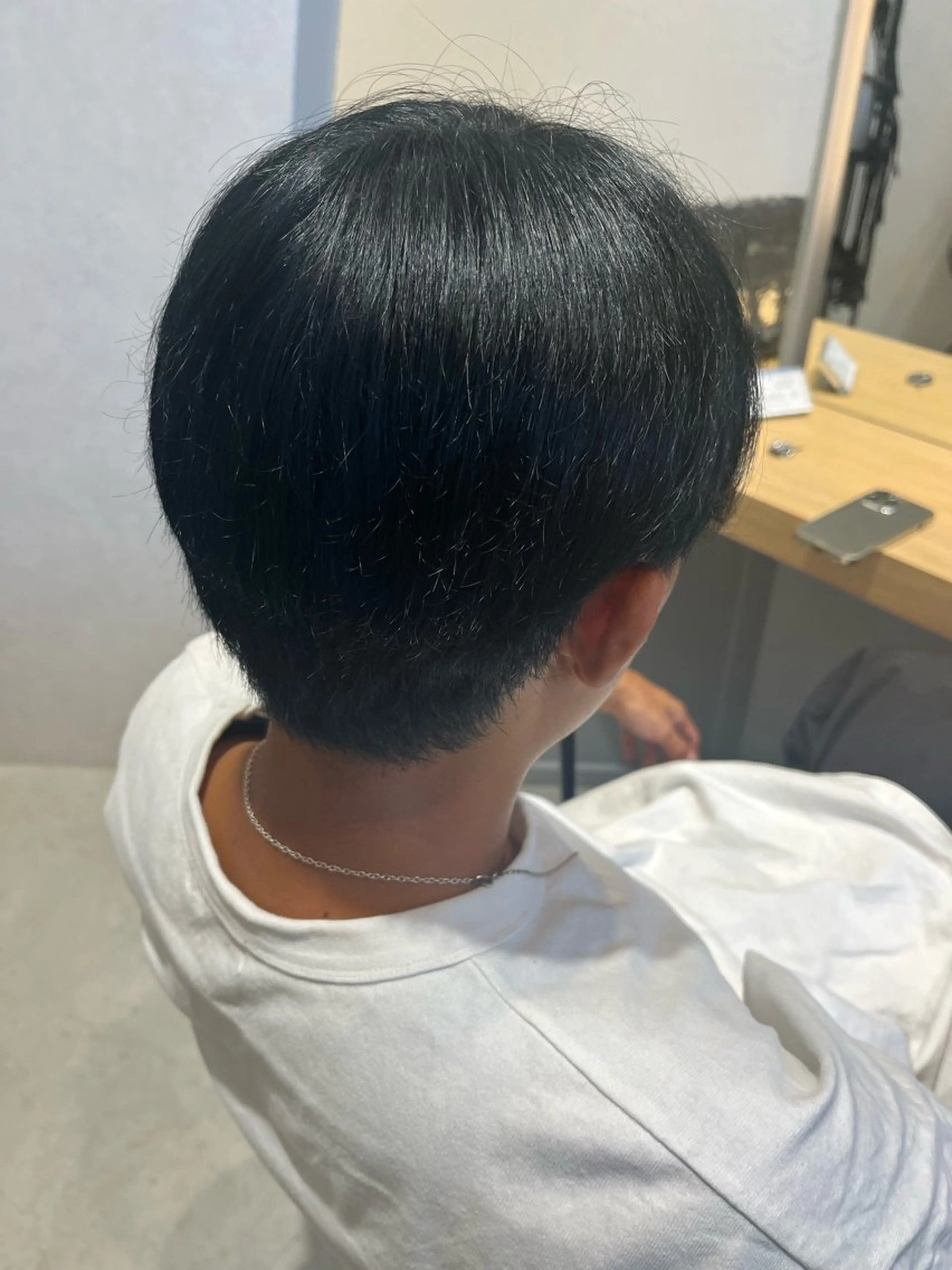 カラー メンズ 黒髪 ブルーカラー ブルーブラック ヘアカラー 斉藤 果音のヘアスタイル