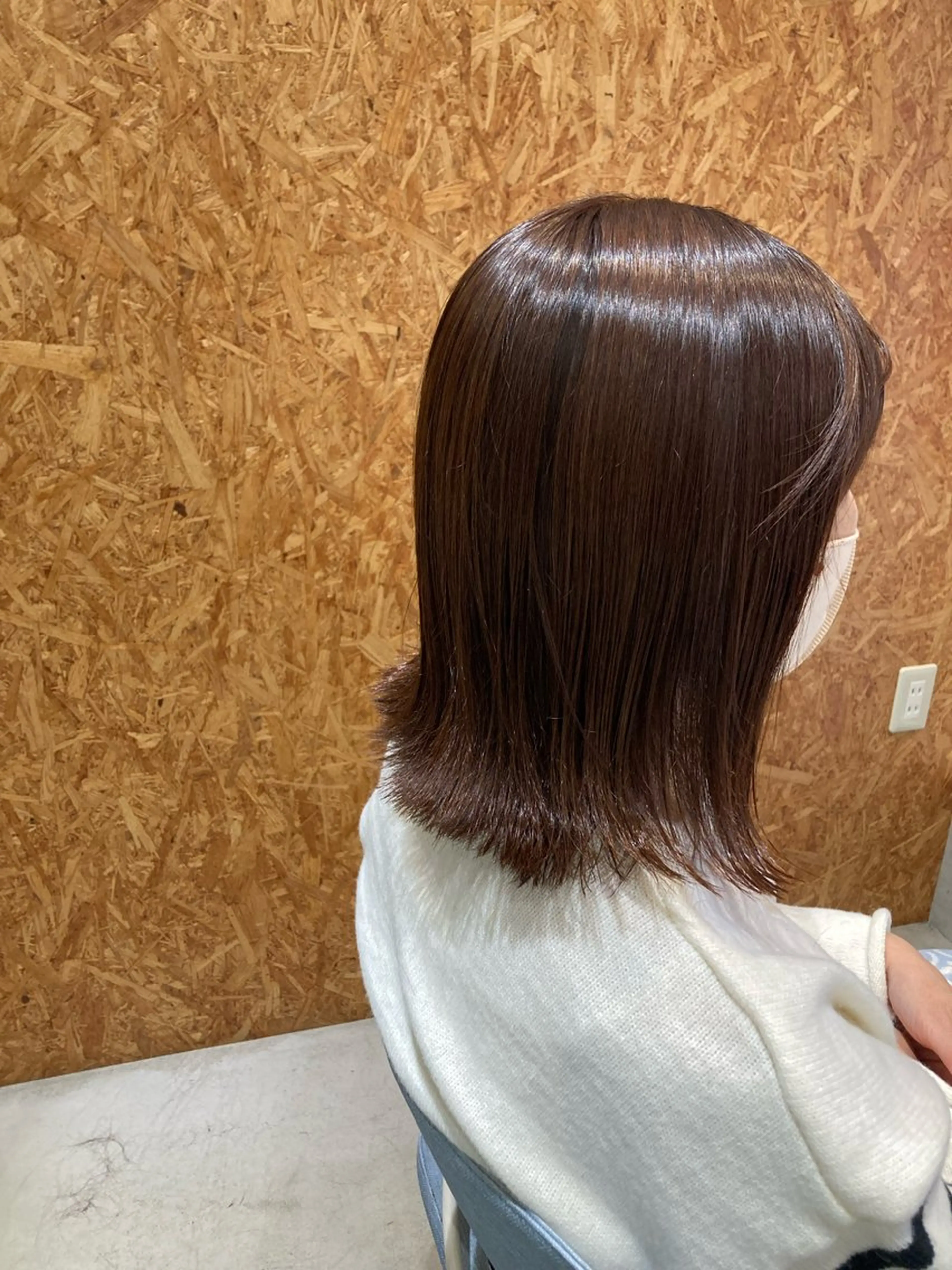 ミディアム 外ハネヘア カット ヘアカラー 折本 沙織のヘアスタイル