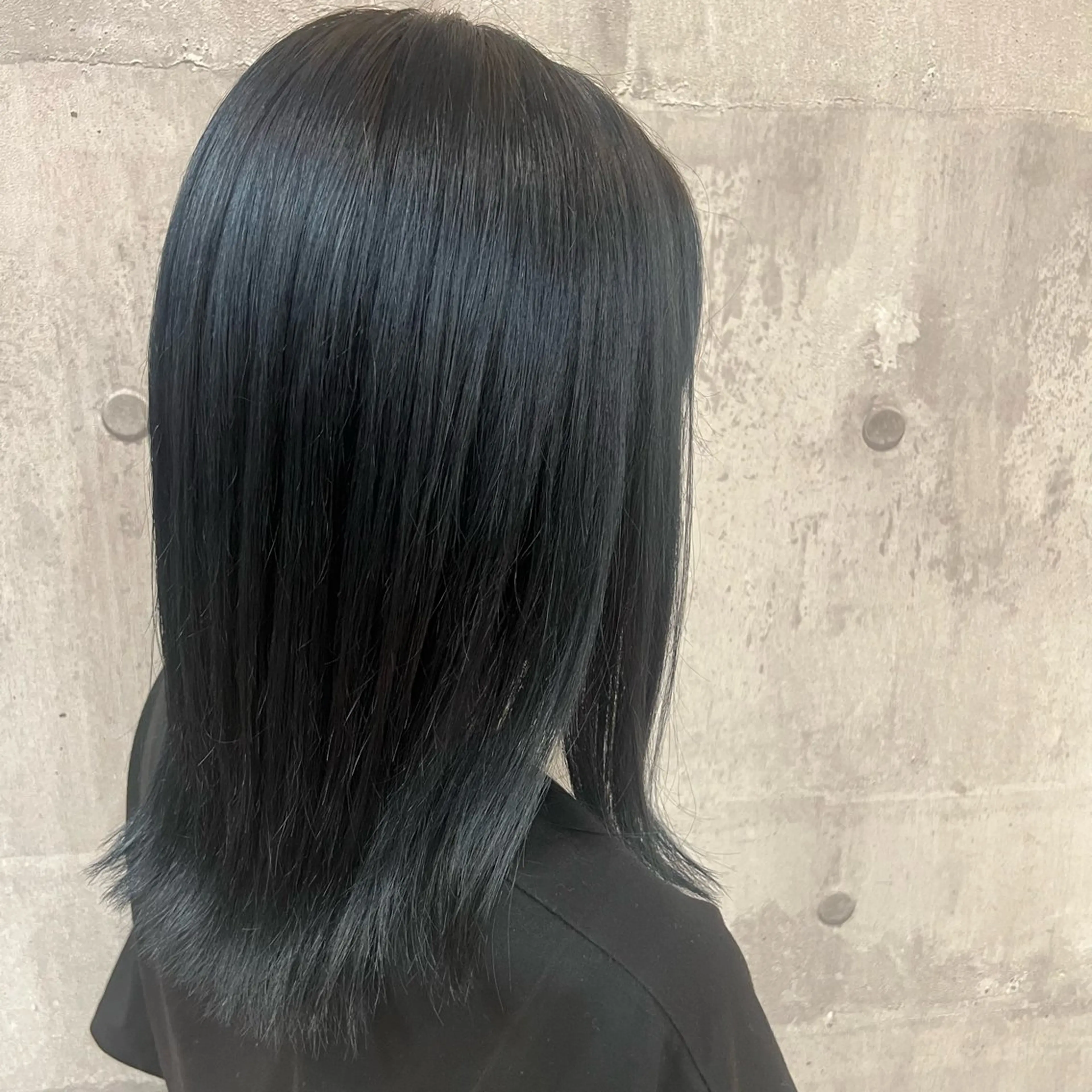 セミロング カラー 黒髪 ブルーカラー ブルーブラック カット パーマ トリートメント NYNY☃️上新庄 ❄️石川瑠青のヘアスタイル