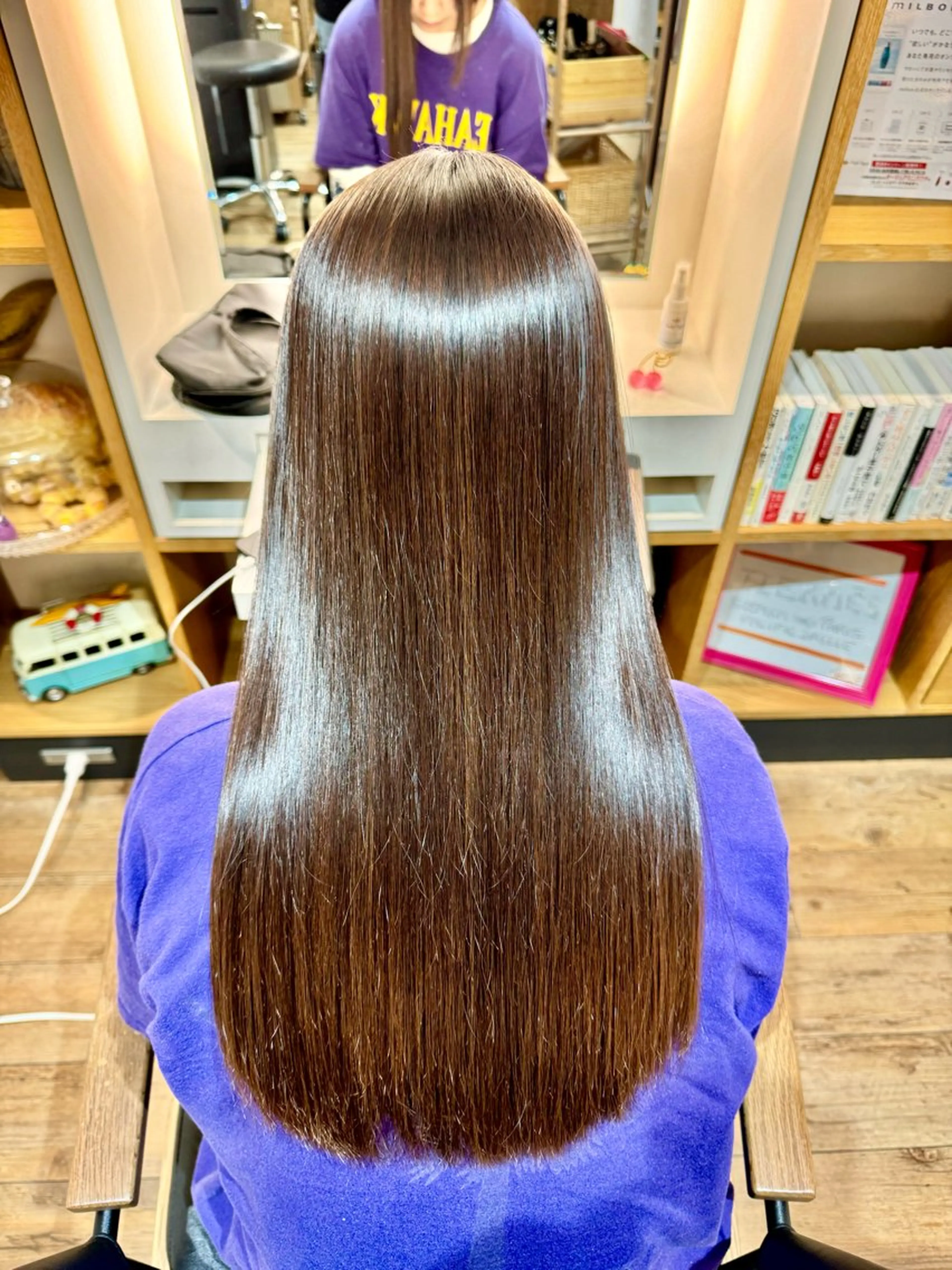 セミロング カット 縮毛矯正 トリートメント afloatkobe所属・美髪/髪質改善 川口凌弥のヘアスタイル