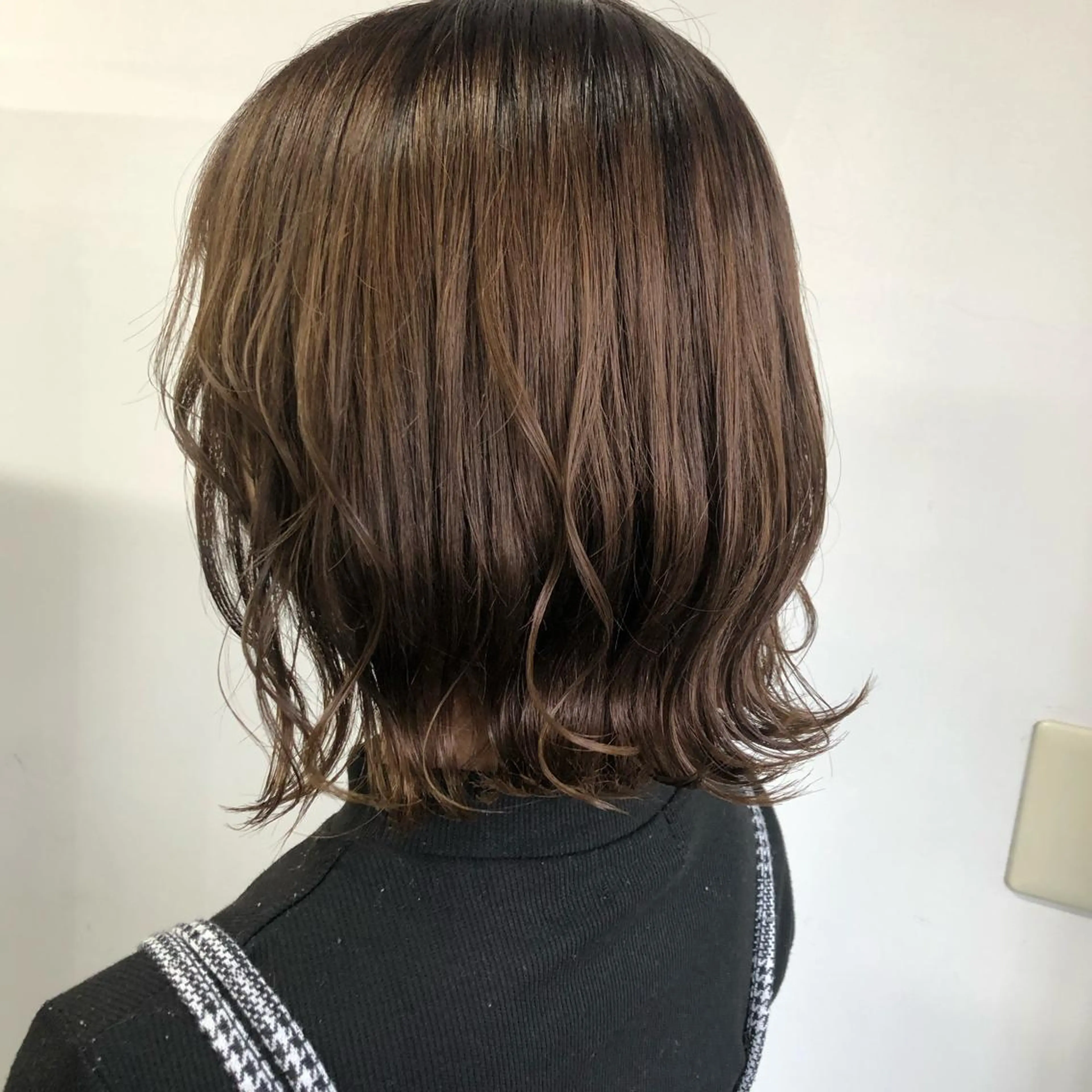 ミディアム ヘアカラー トリートメント ヘッドスパ ヘアセット 透明感＆ブリーチ特化 寒色MiOのヘアスタイル