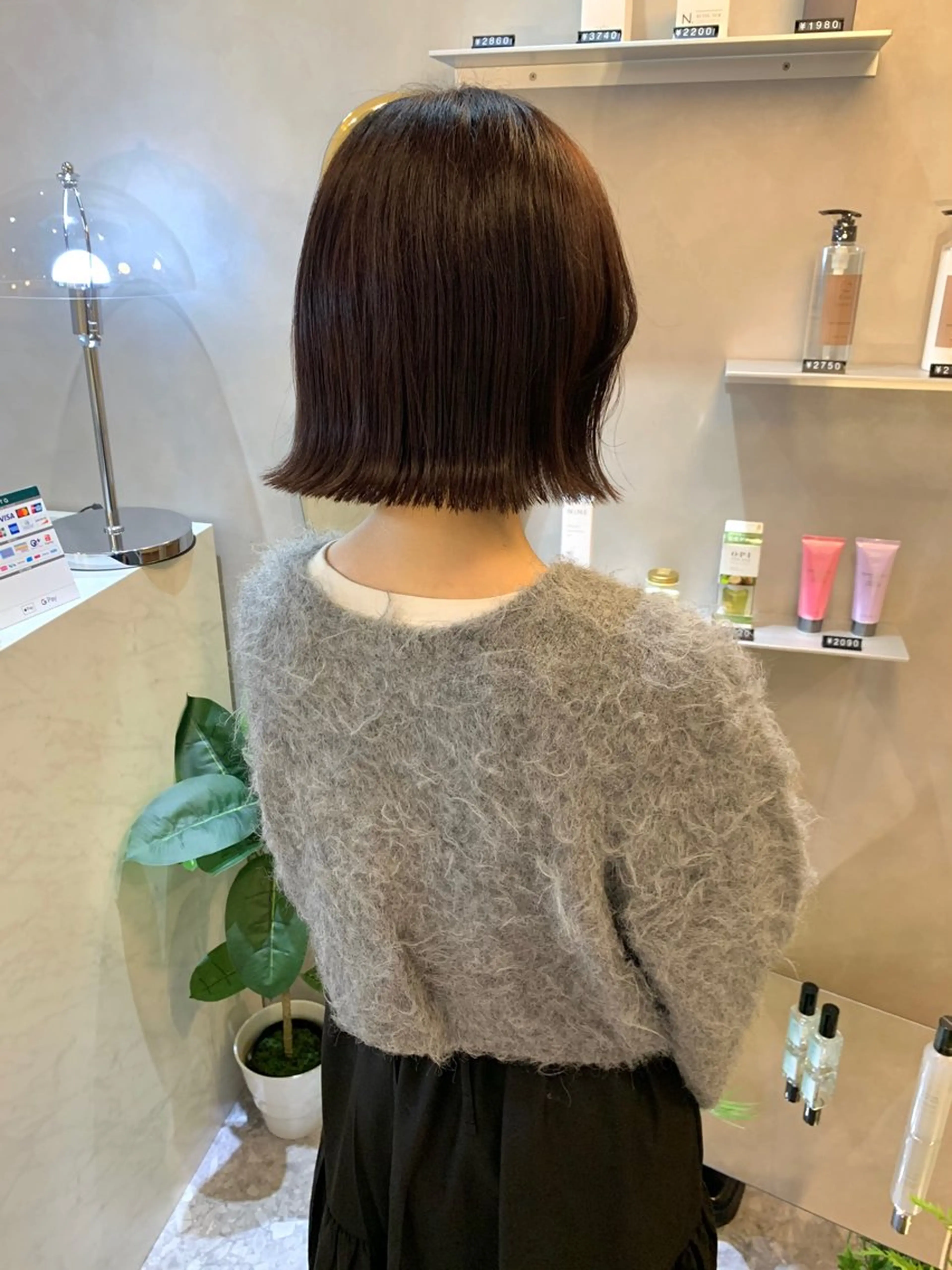 ミディアム カラー 切りっぱなしボブ ケアカラー ボブ 顔まわりレイヤー 髪質改善 韓国ヘア🇰🇷 松田光里のヘアスタイル