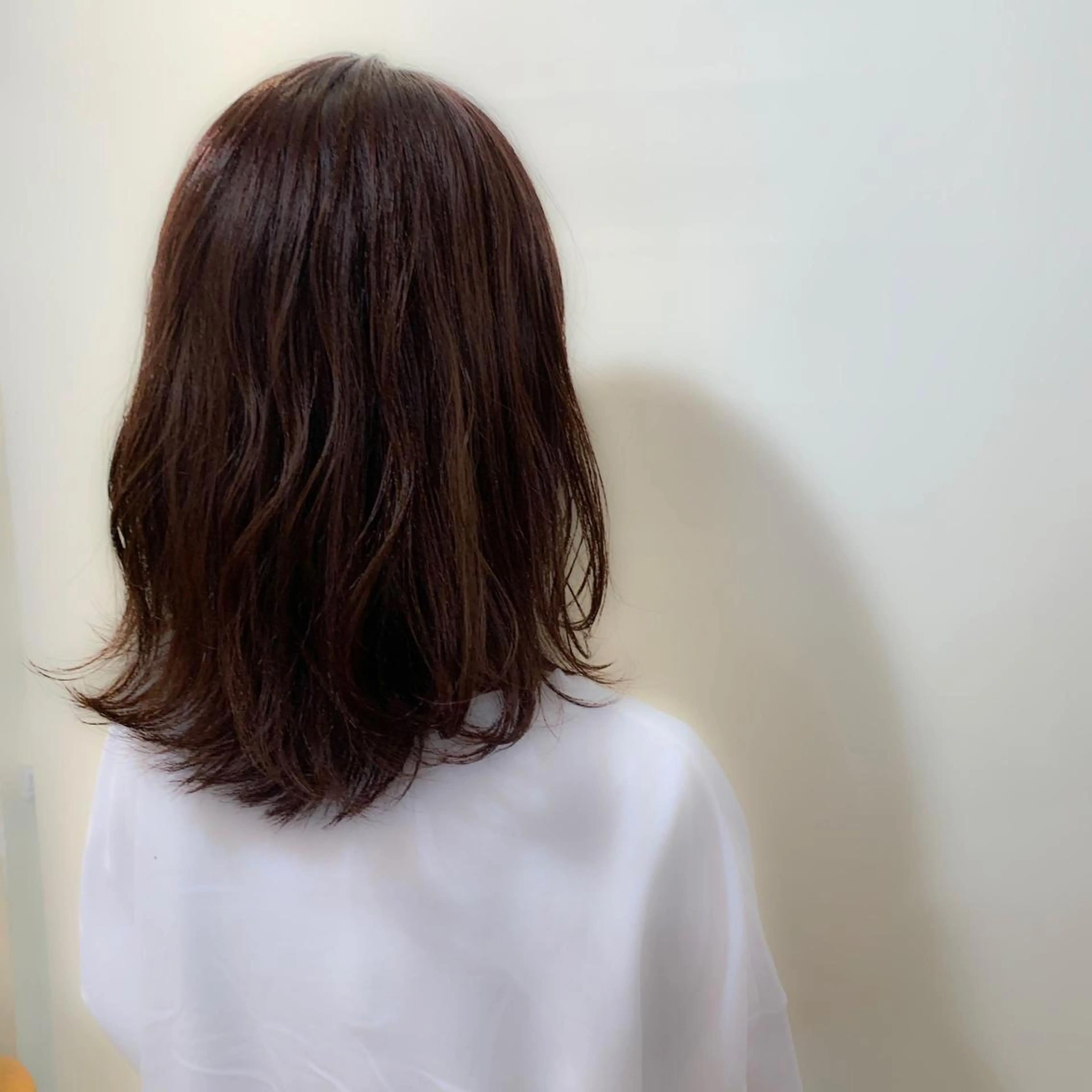 セミロング カラー ブラウンカラー パープルカラー パープルブラウン 切りっぱなしボブ ソノキユウカのヘアスタイル