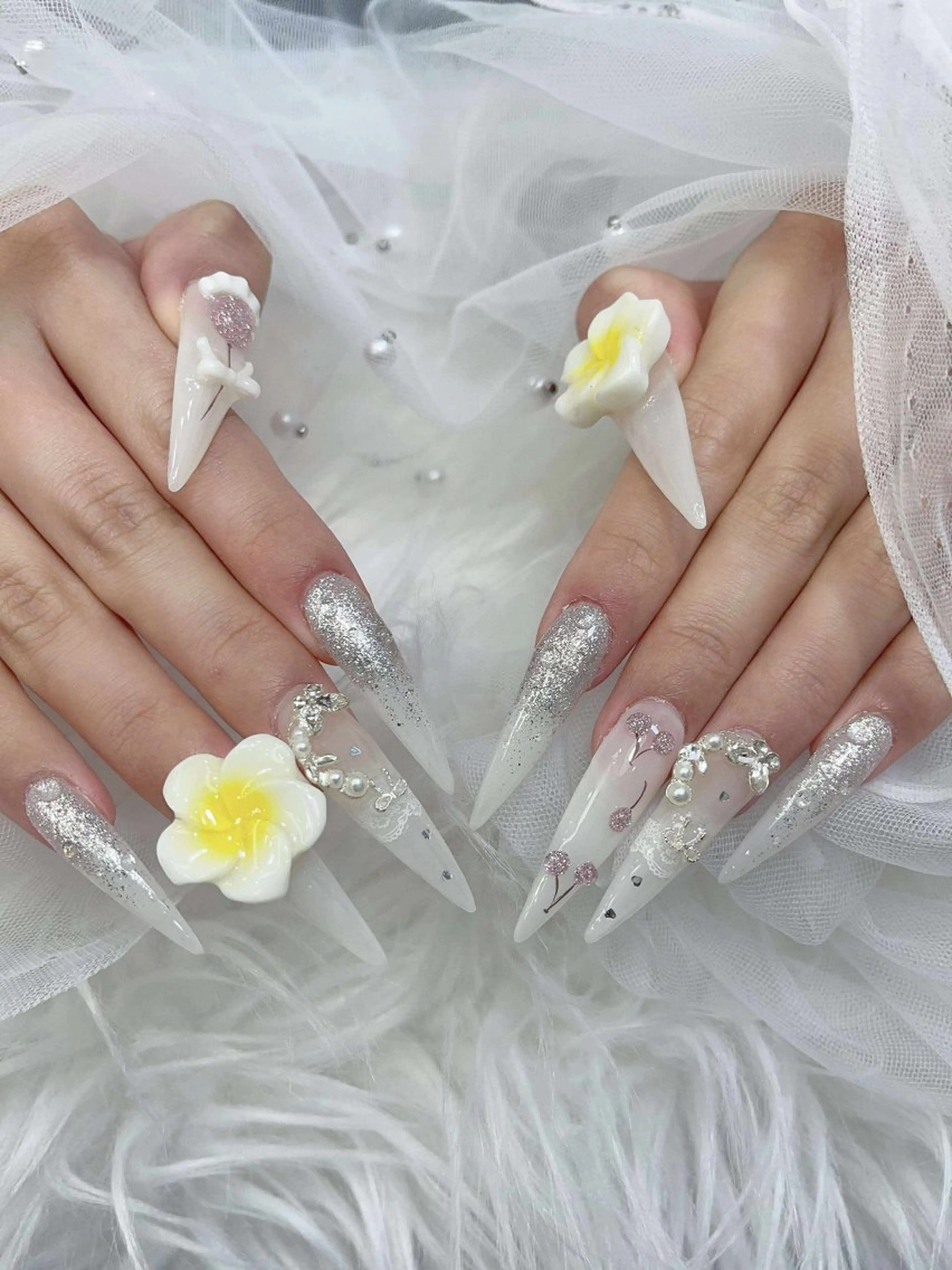 ネイル オーロラネイル クリアネイル フラッシュネイル ジェルネイル グラデーション ハンドネイル Amee Nailsalon所属・Amee Nailsalonのネイルデザイン