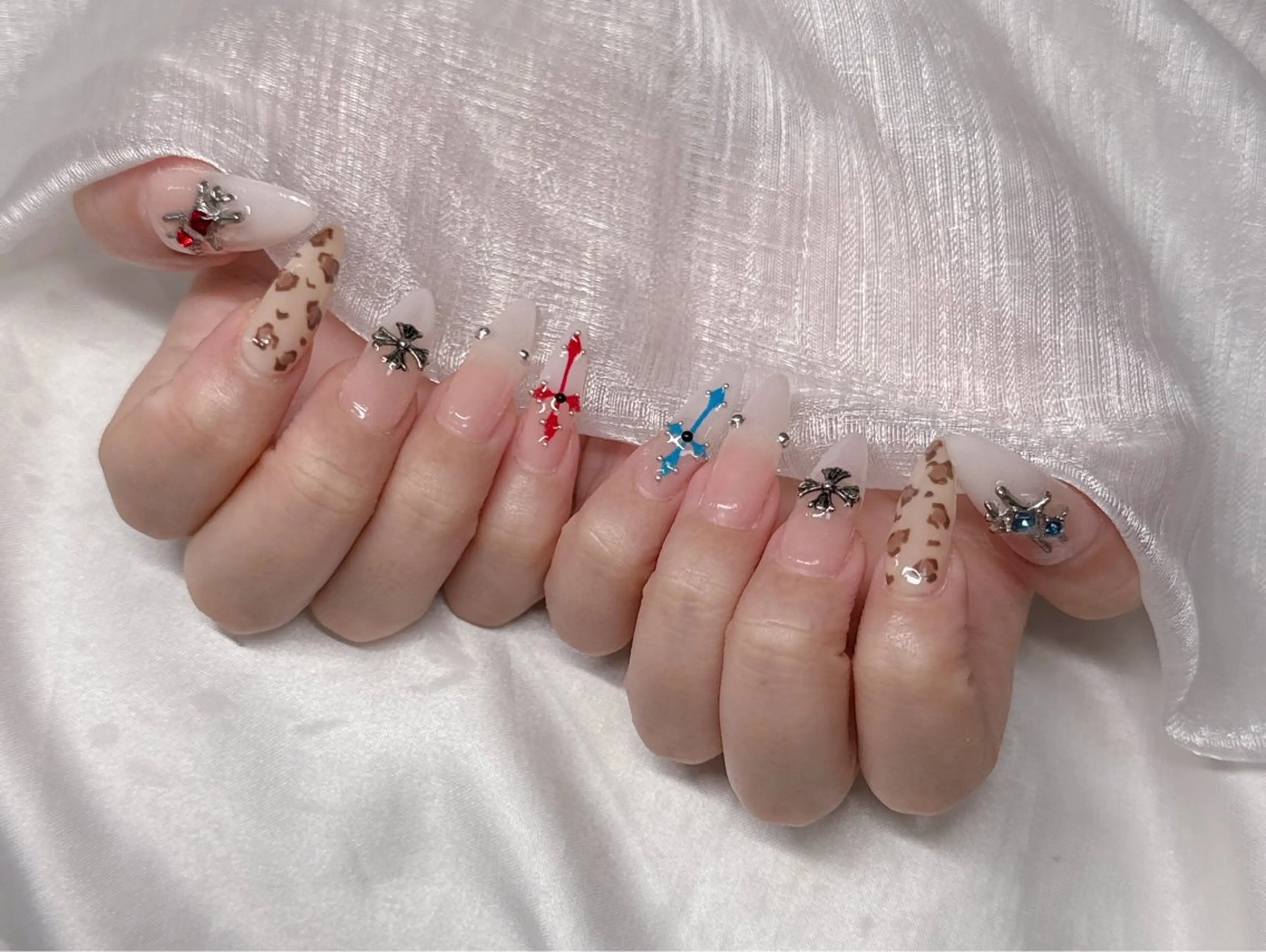 ネイル オーロラネイル チークネイル 長さ出し フットネイル フレンチネイル ハンドネイル Lee Ainのネイルデザイン