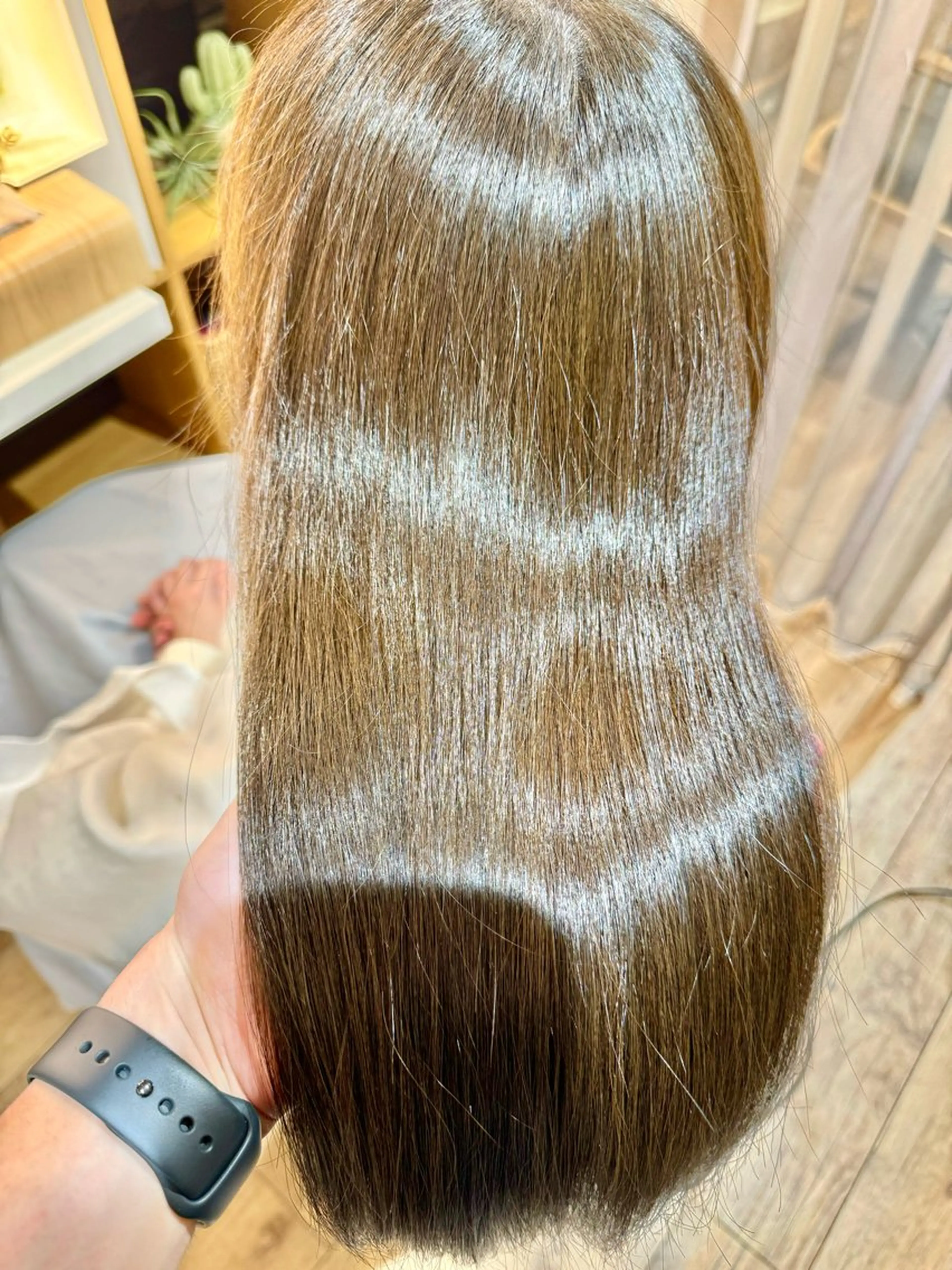 セミロング カラー カット ヘアカラー トリートメント afloatkobe所属・美髪/髪質改善 川口凌弥のヘアスタイル