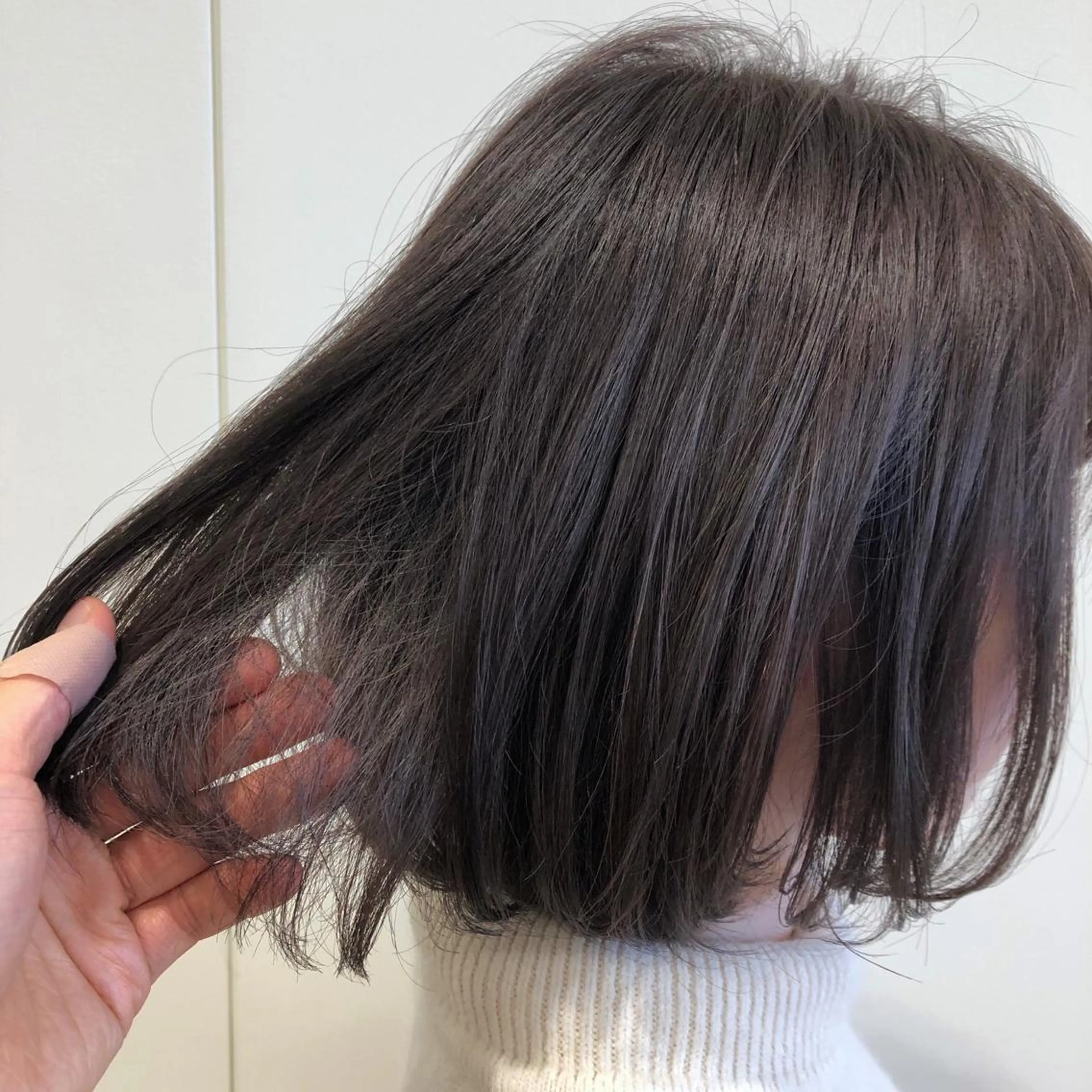 ショート カラー ブリーチ ケアブリーチ グレージュ ケアブリーチ 坪井佑樹のヘアスタイル