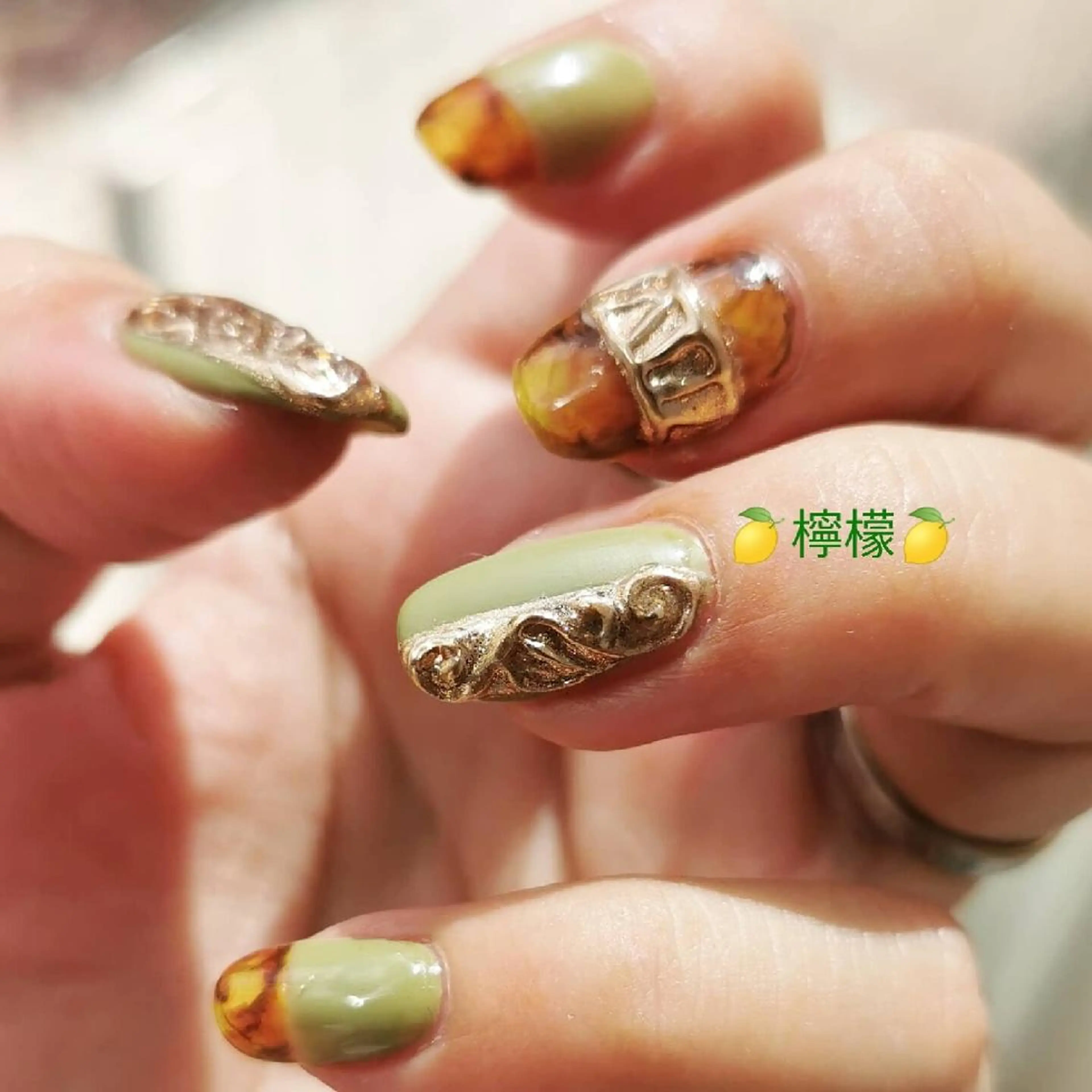 ネイル べっ甲ネイル ピスタチオネイル 🍍若松 恵🍍のネイルデザイン