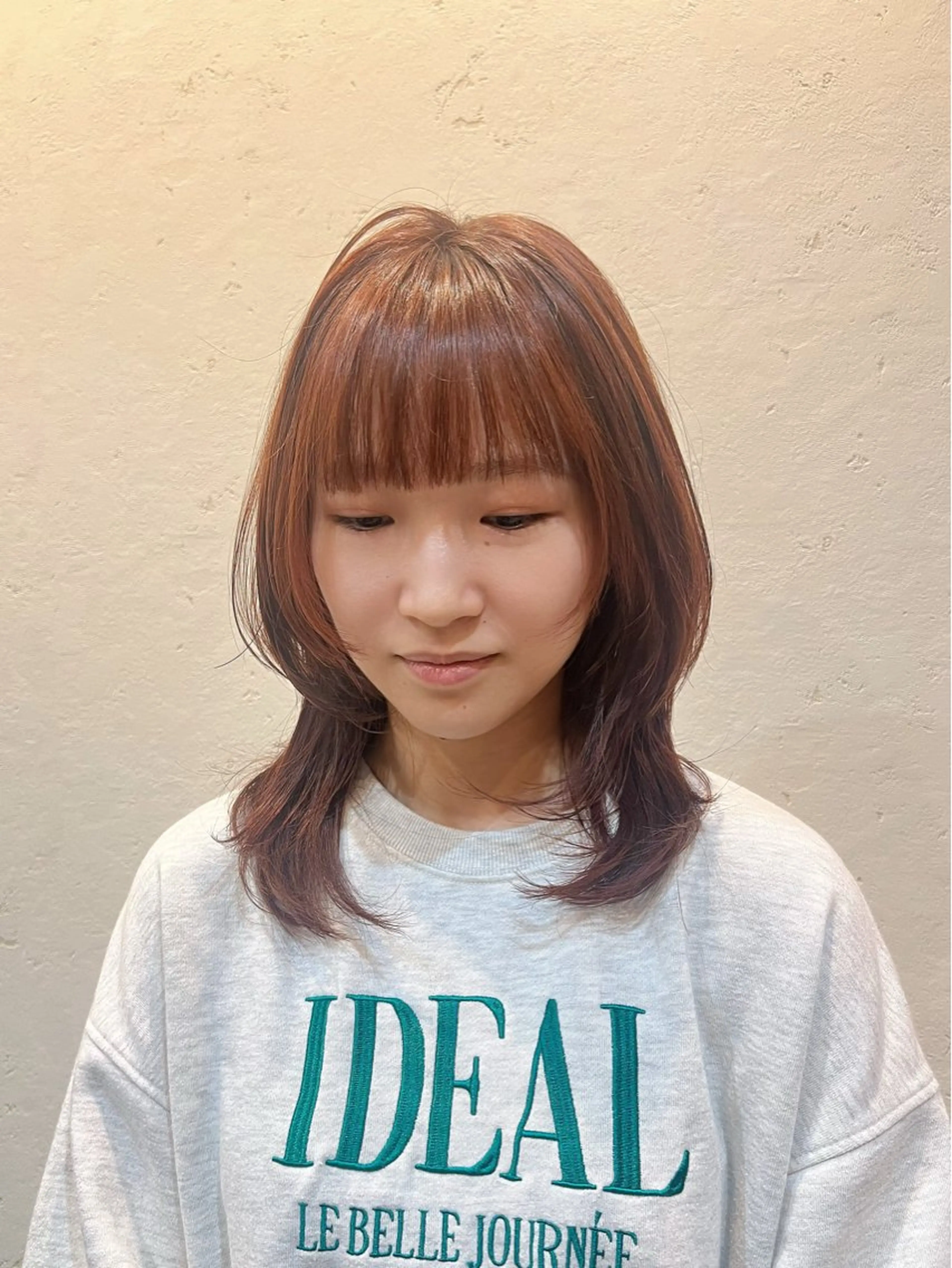 ミディアム カラー ウルフカット カット ヘアカラー トリートメント 工藤 梨花のヘアスタイル