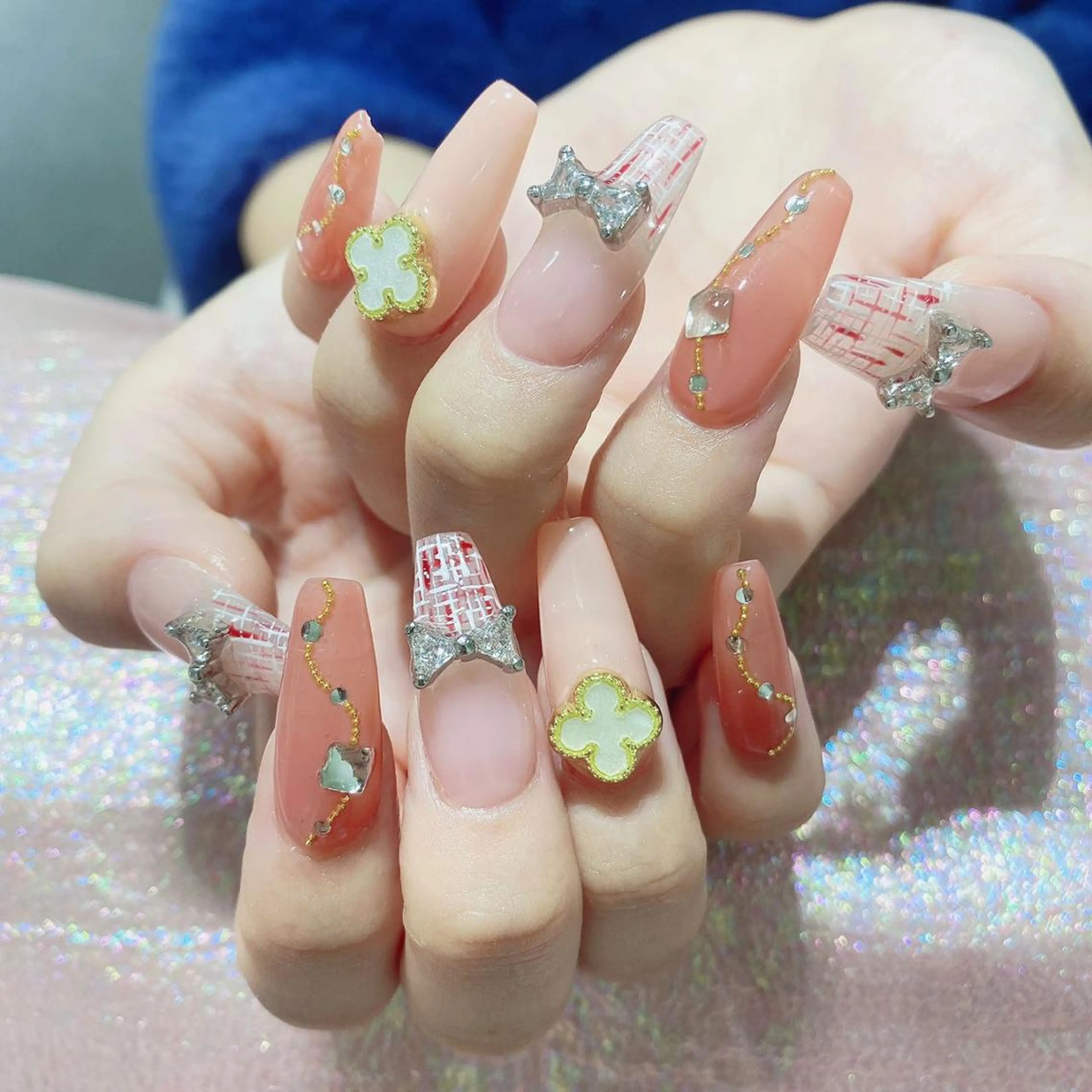 ネイル アートネイル 長さ出し ネイルチップ Queens ciciのネイルデザイン