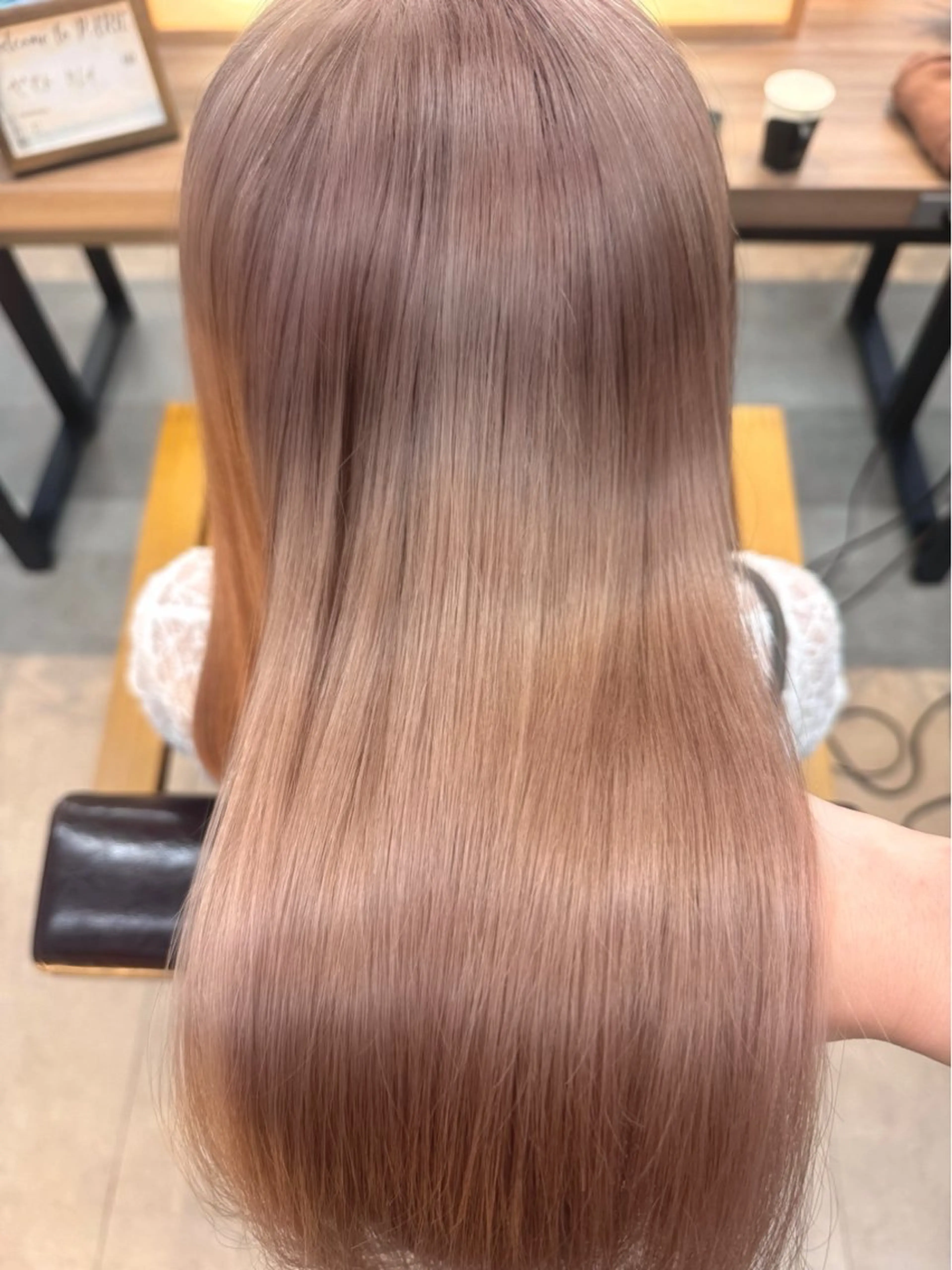 セミロング カラー ベージュカラー ブリーチ ピンクカラー ピンクベージュ ヘアカラー 🫧透明感カラー🫧 kokoro🐣🎀のヘアスタイル