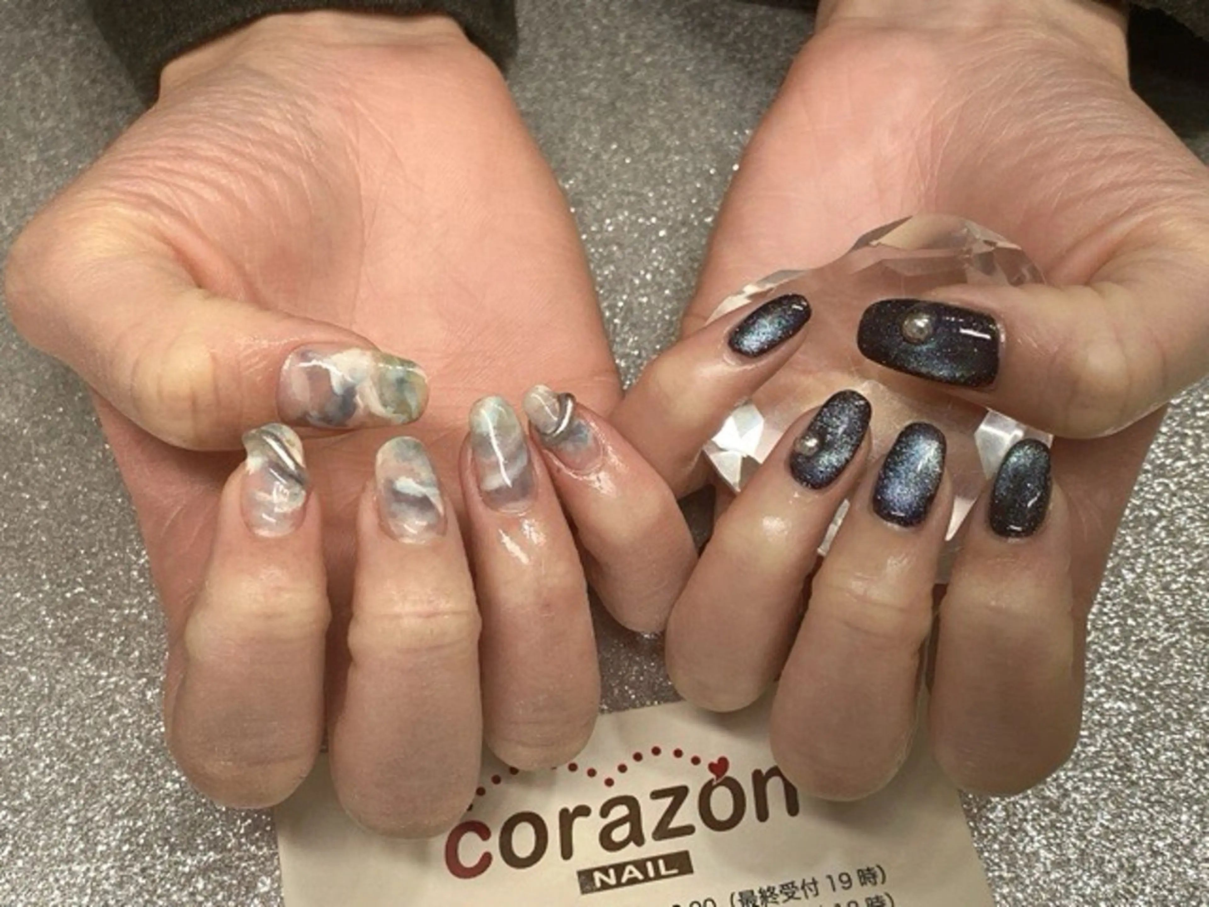 ネイル アートネイル マグネットネイル ネイビー ニュアンスネイル シルバー corazon所属・ネイリスト aicoのネイルデザイン