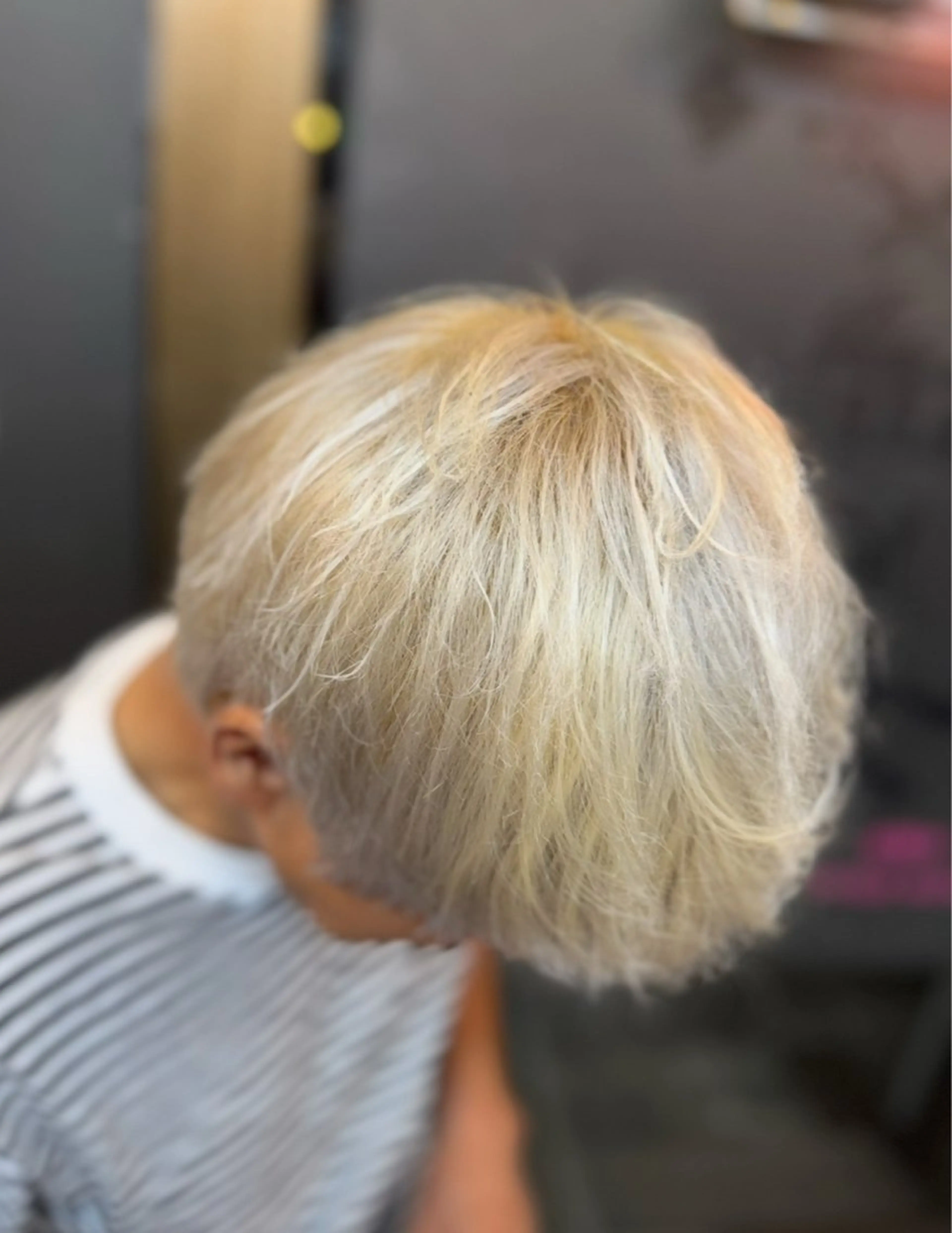 ブリーチ＋カラー＋メンズカット＋シェービング＋耳鼻眉カットの写真