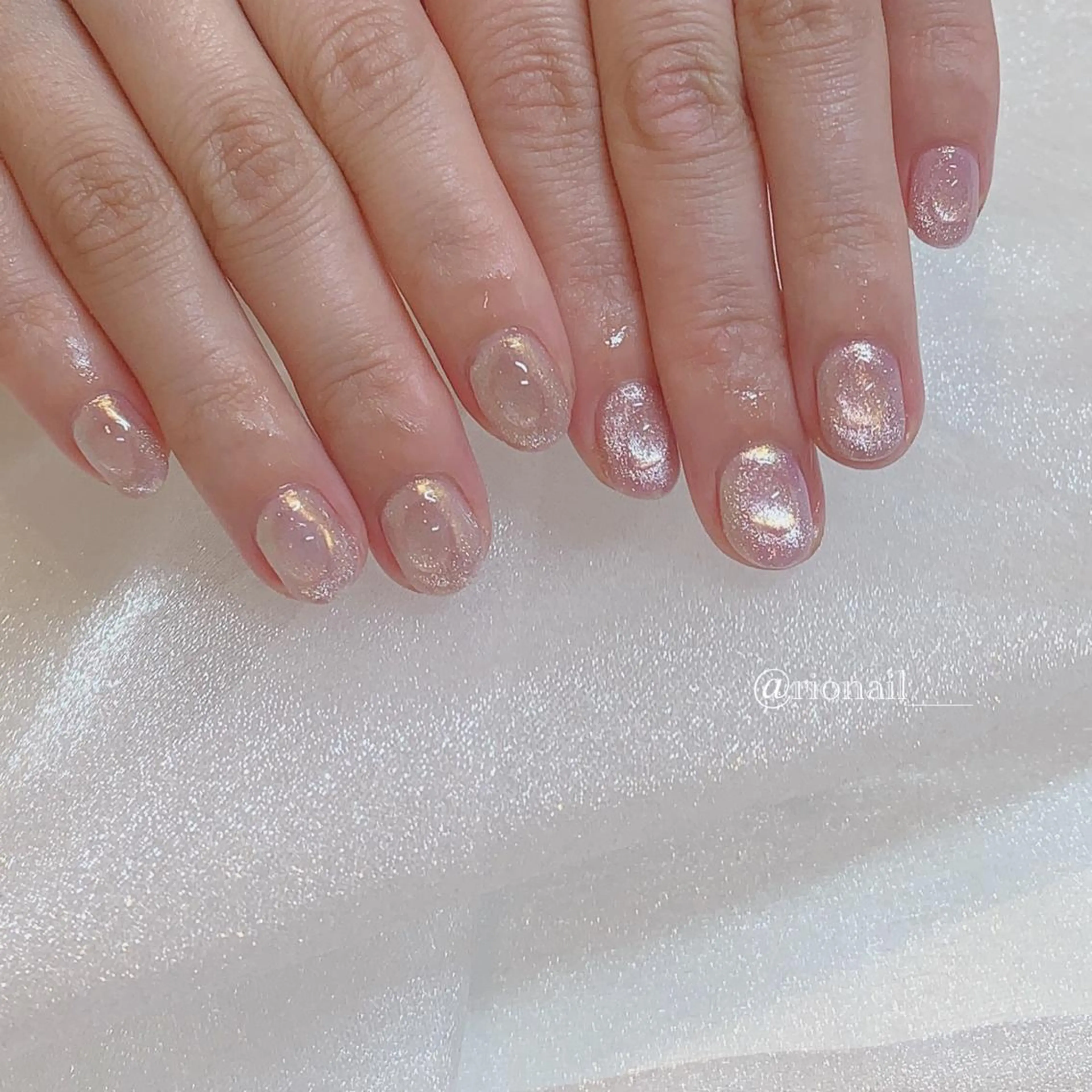 ネイル アートネイル オーロラネイル 𝘙𝘪𝘰𝘯𝘢 ...🕯🤍のネイルデザイン