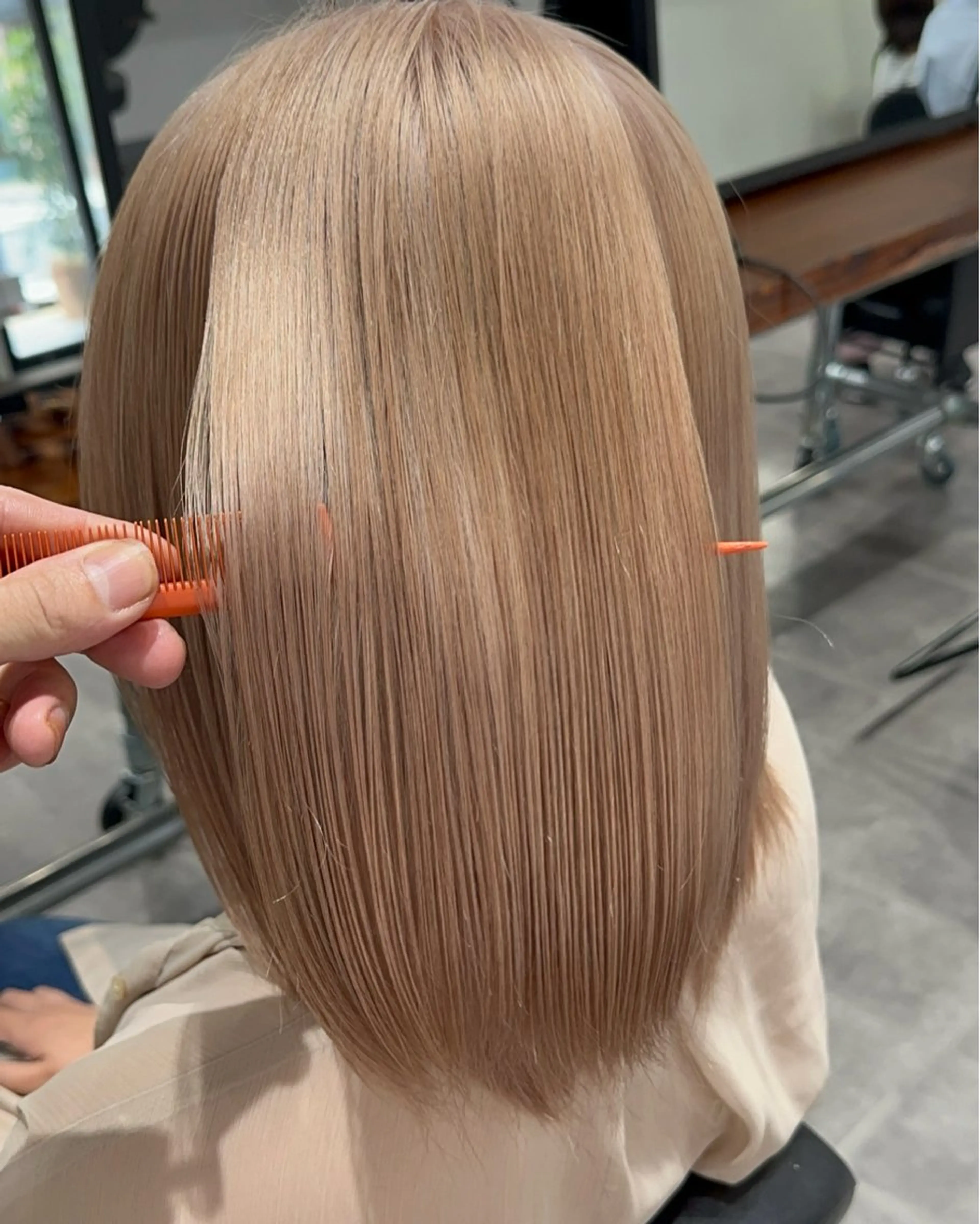 ミディアム カラー ベージュカラー ブリーチ ケアブリーチ ダブルカラー ハイトーンカラー 篠崎 佑季のヘアスタイル