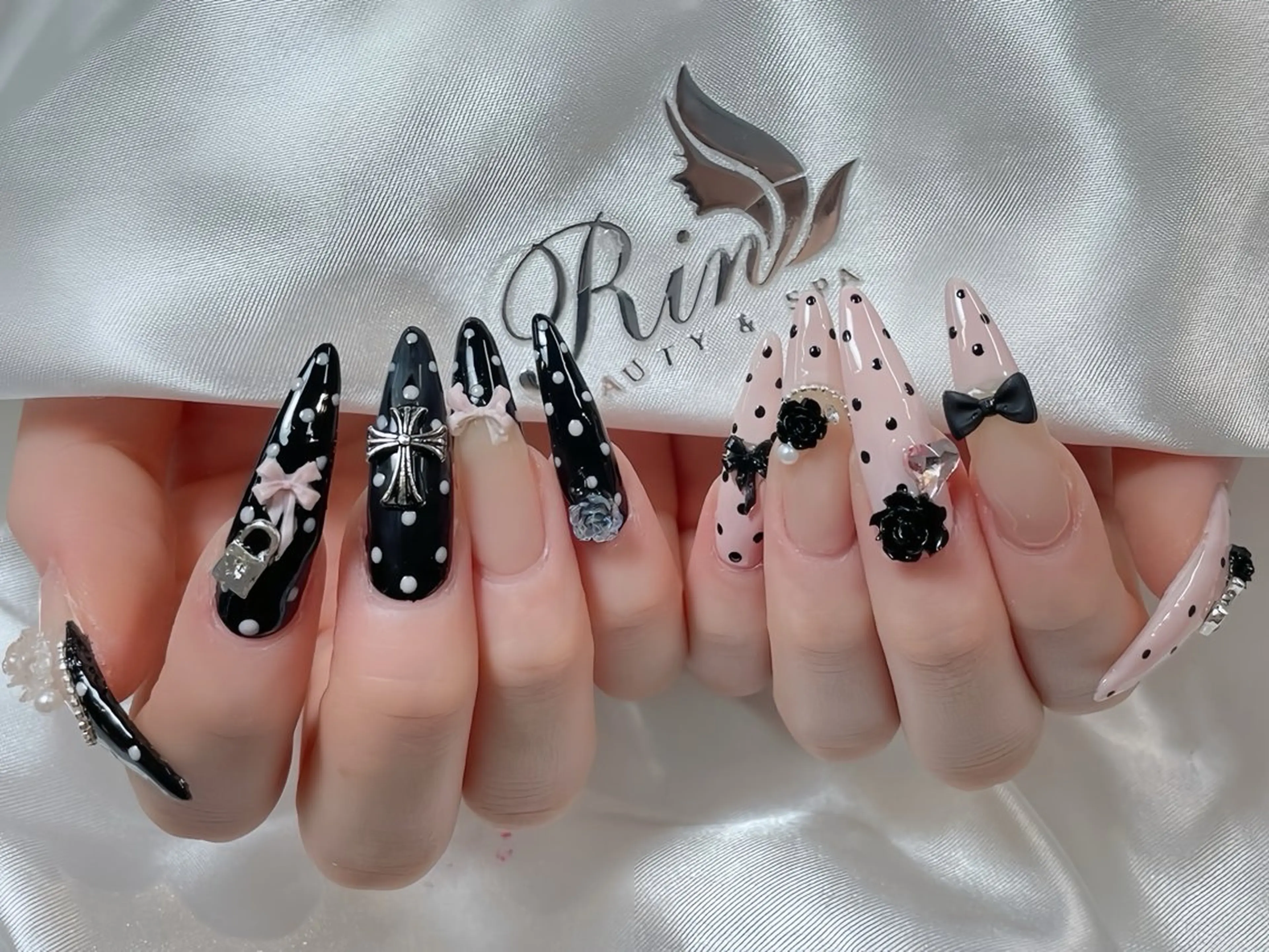 ネイル チークネイル フラッシュネイル フラワーネイル フットネイル ジェルネイル ハンドネイル Rin Nail Shinokuboのネイルデザイン