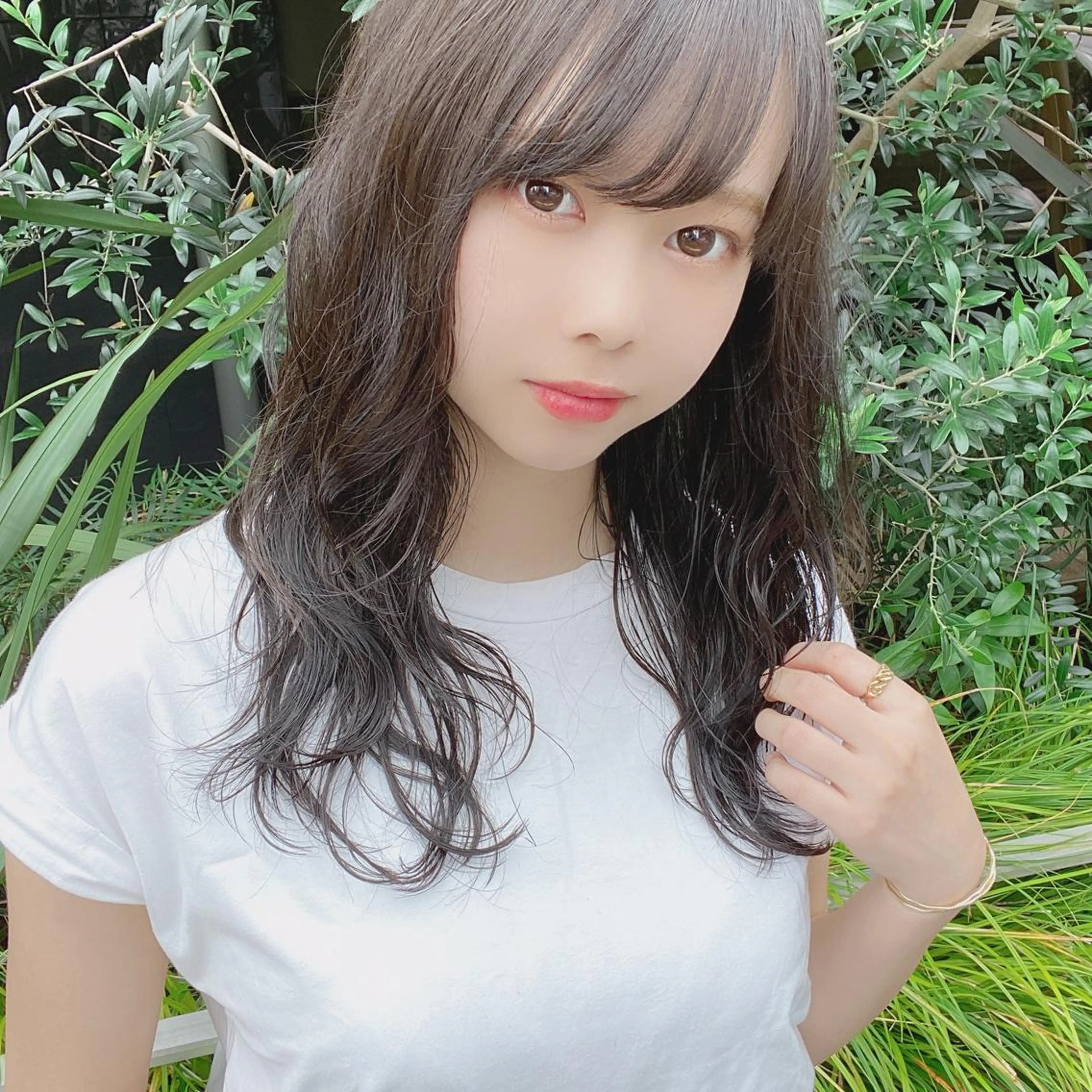 セミロング カラー ヘアアレンジ ベージュカラー ブリーチ グレージュ ハイライトカラー ミルクティーベージュ 外苑前NO.1艶髪 透明感カラーのヘアスタイル