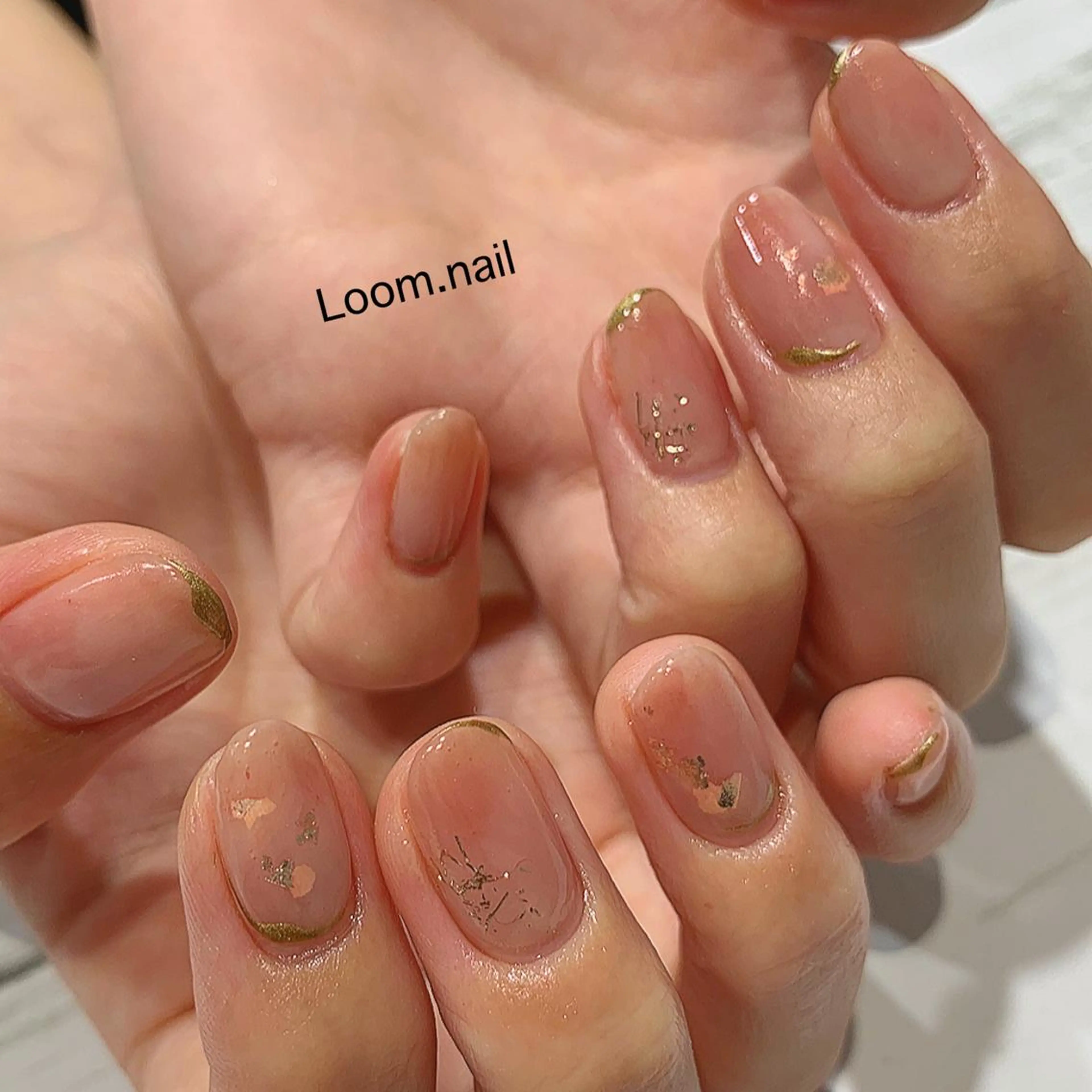 ネイル ゴールド ニュアンスネイル ピンク Loom所属・hrd manamiのネイルデザイン