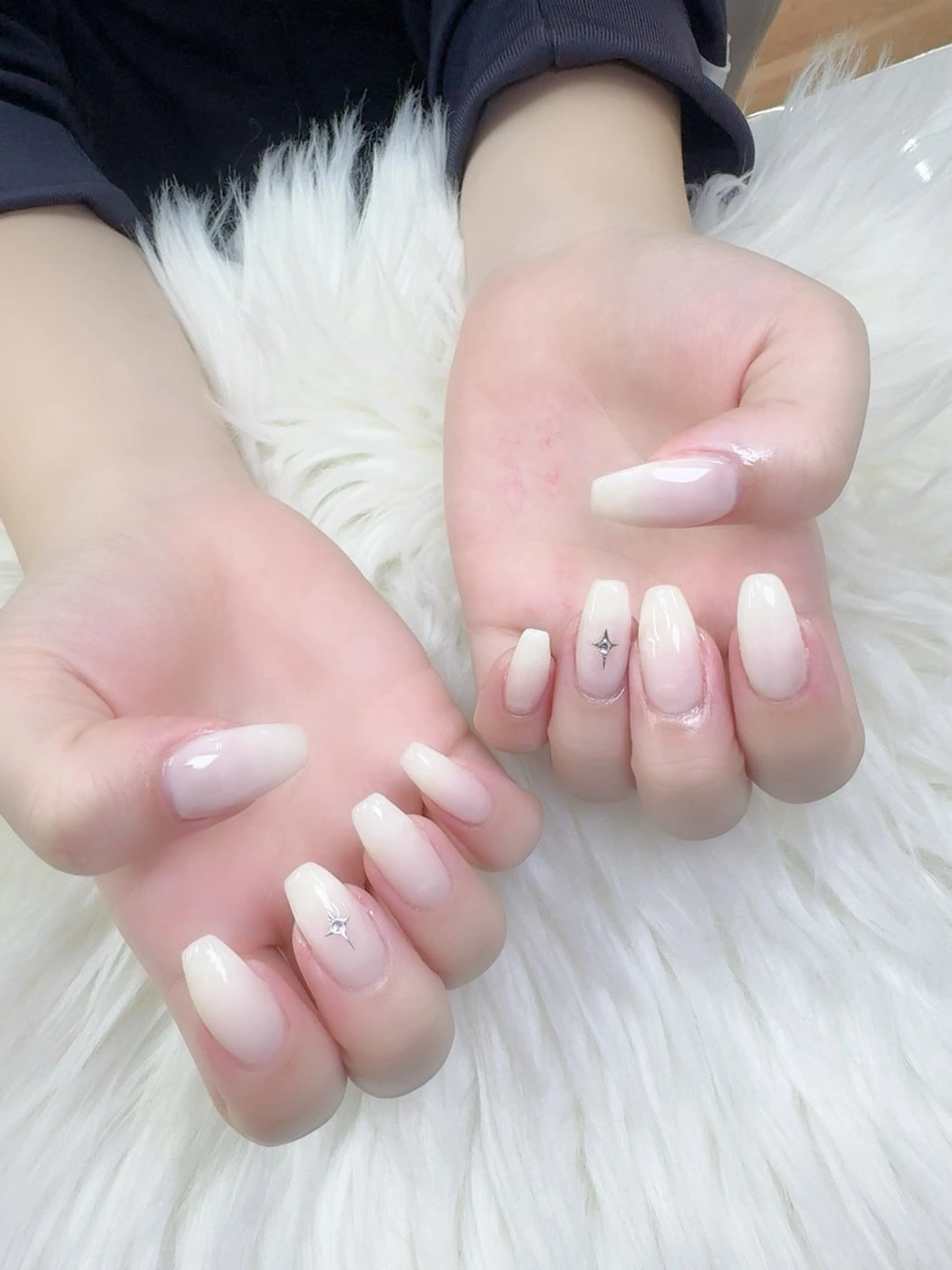 ネイル フレンチネイル グラデーション キラキラネイル 韓国ネイル マグネットネイル ハンドネイル Mlan Nailのネイルデザイン