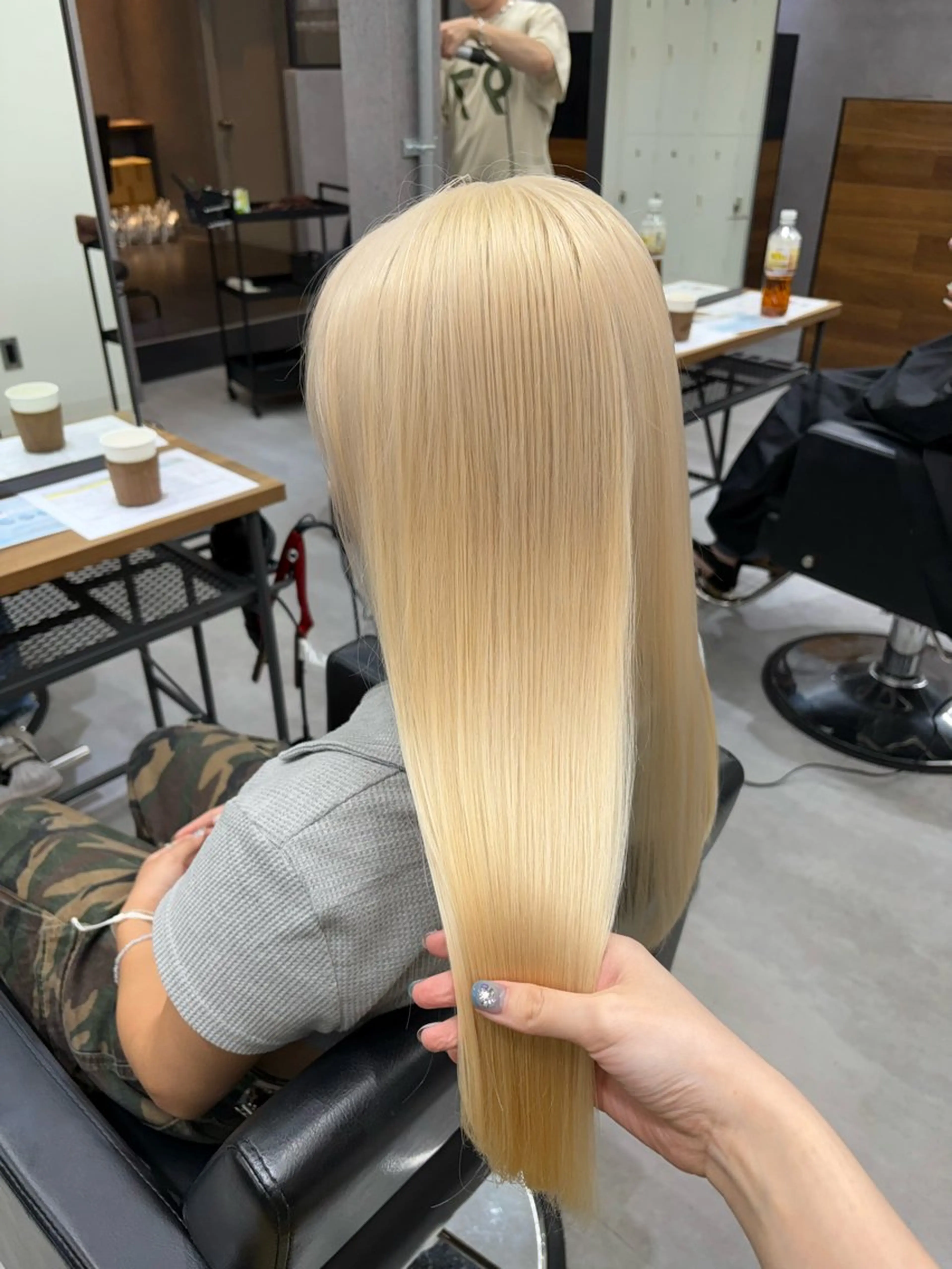 ロング カラー ブリーチ 抜きっぱなしブロンド ヘアカラー ENA💗NEXT /ハイトーンエクステのヘアスタイル