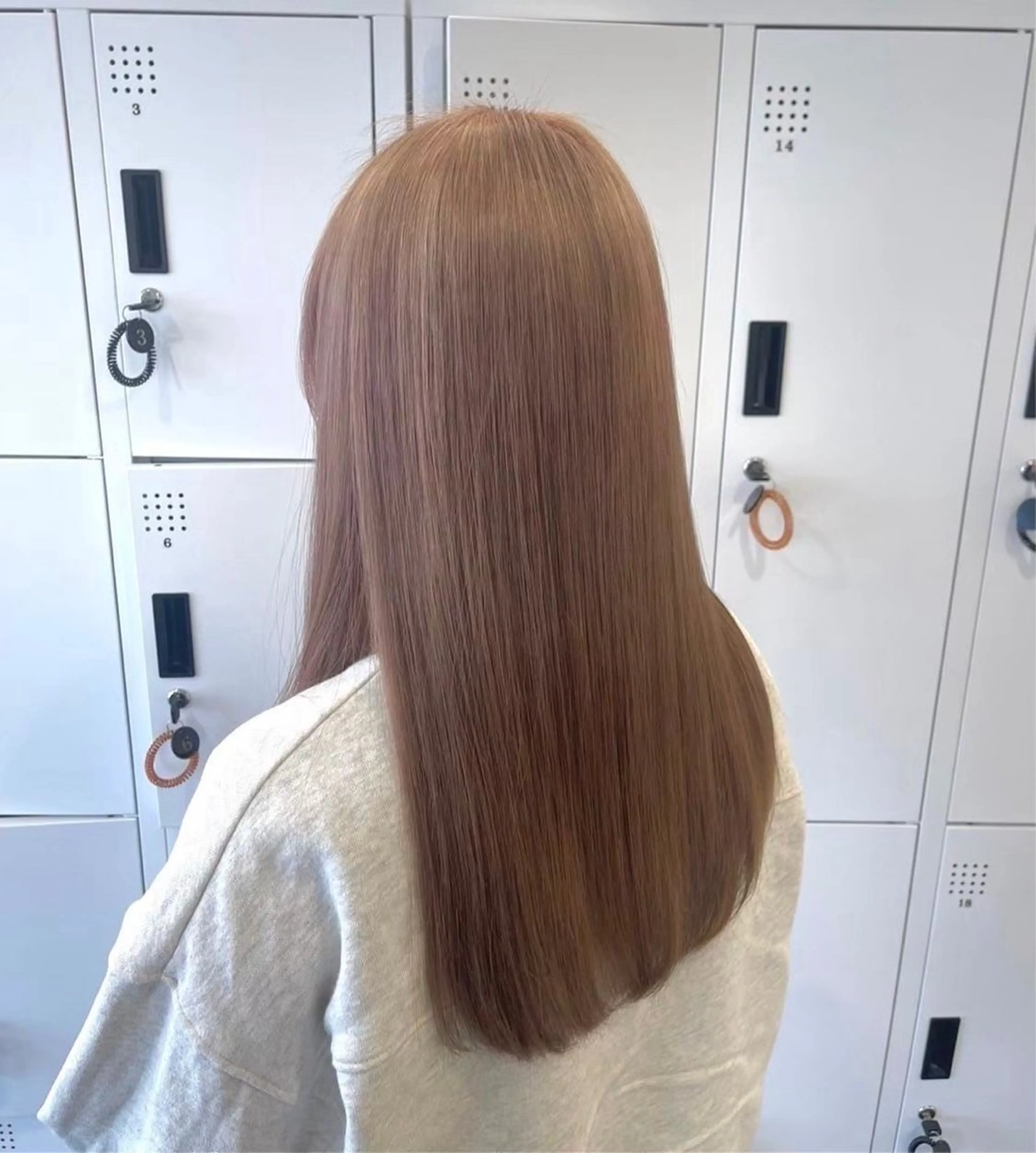 ロング カラー ベージュカラー ミルクティーベージュ GRANDEUR焼津 村越 捺稀のヘアスタイル