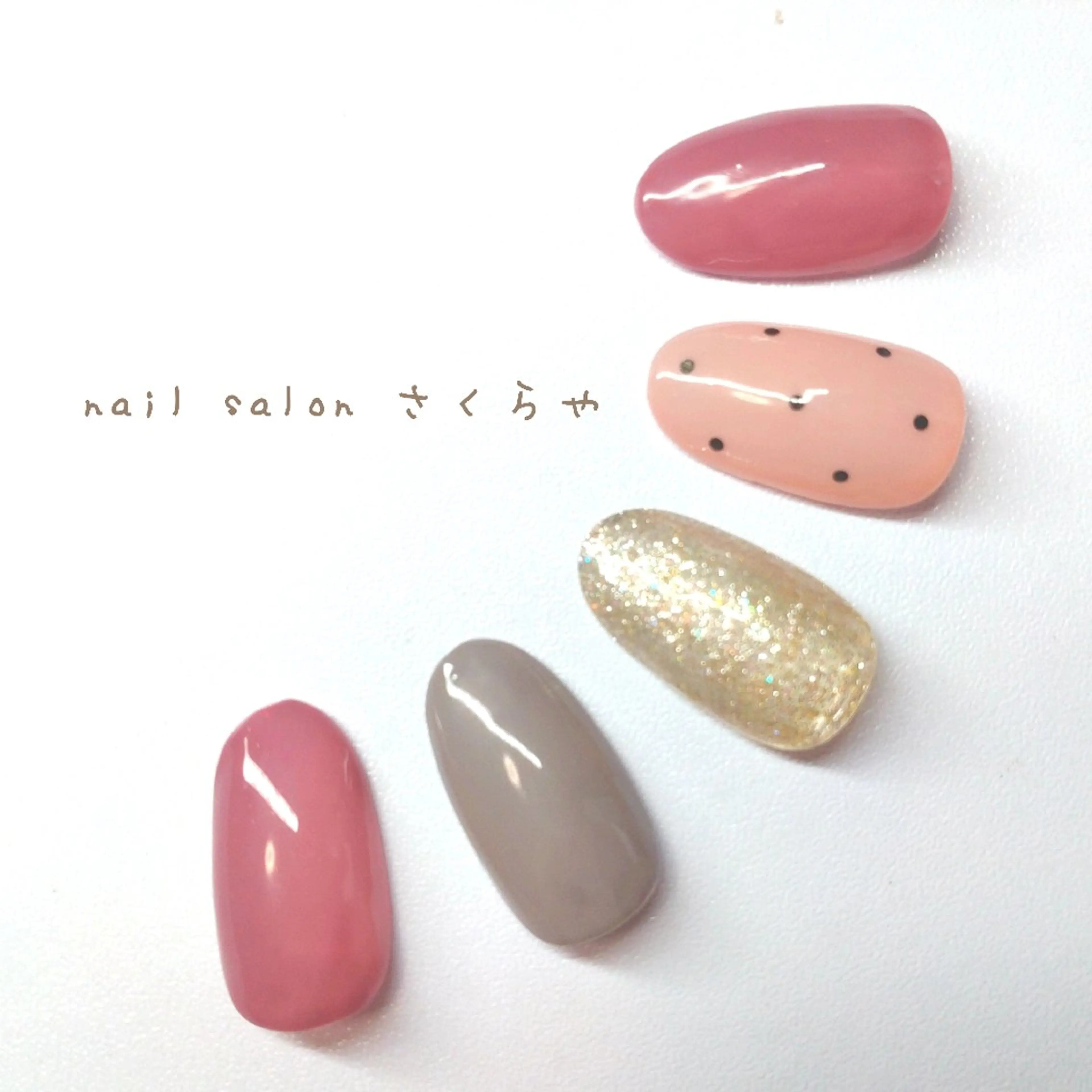 ❤ガーリードットワンカラー❤【️⭕️ソフトジェルオフあり/パラジェル使用】の写真