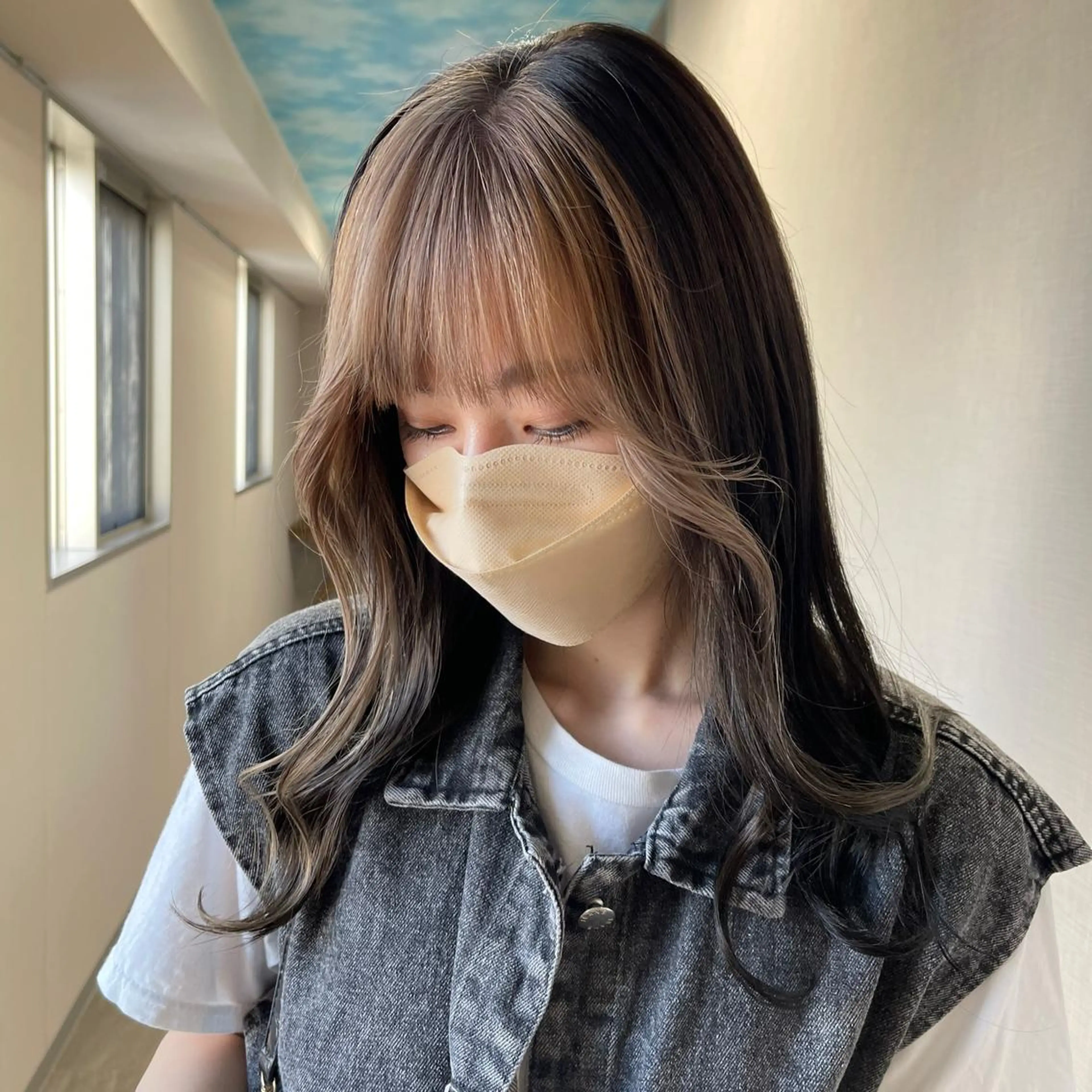 セミロング カラー ヘアアレンジ ミストバング  フェイスフレーミング ヘアカラー 松井那津子 /ハイライトブリーチのヘアスタイル