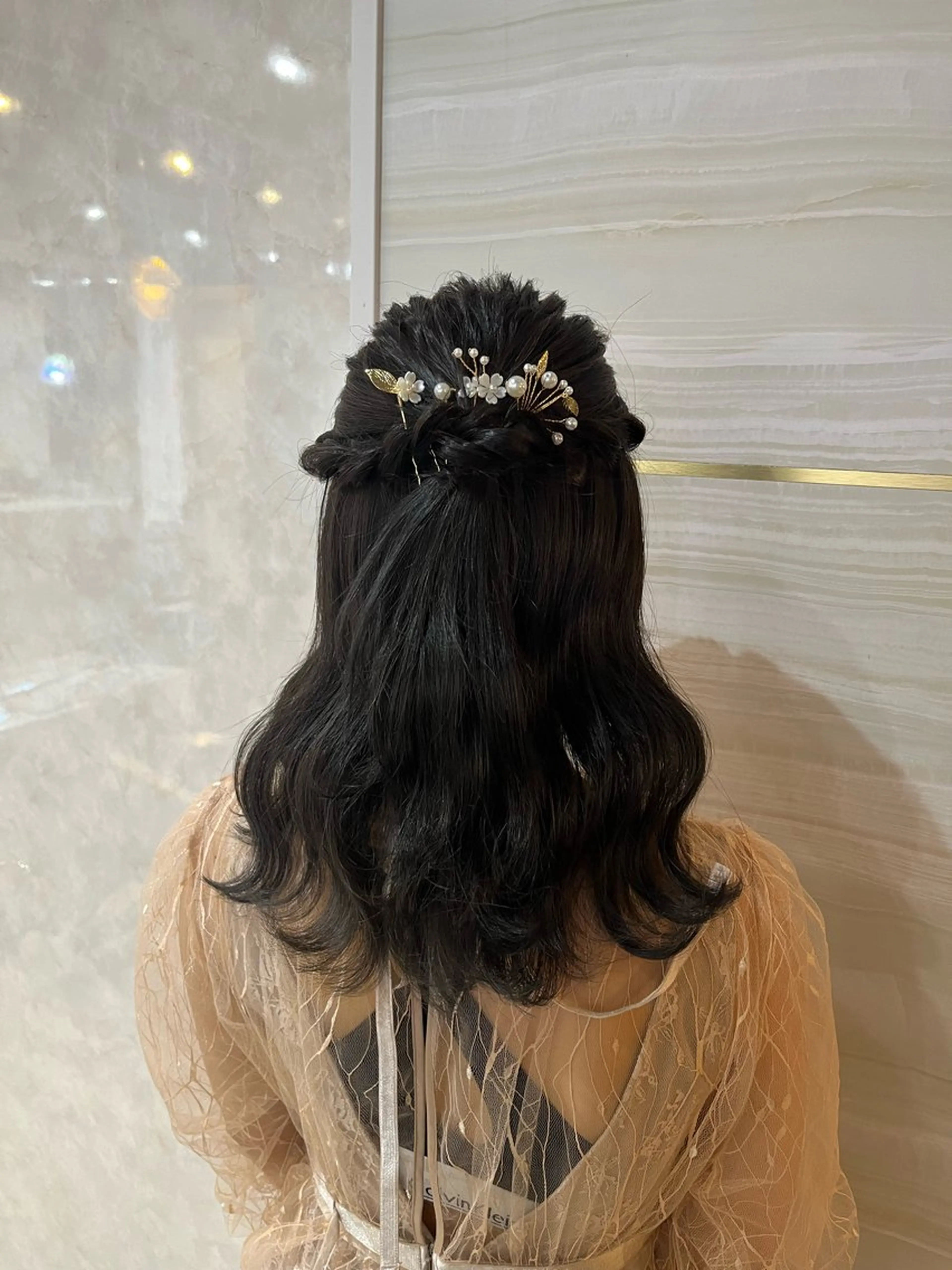 セミロング ヘアアレンジ ハーフアップ ヘアセット 💙Ami💙 elubylovisのヘアスタイル