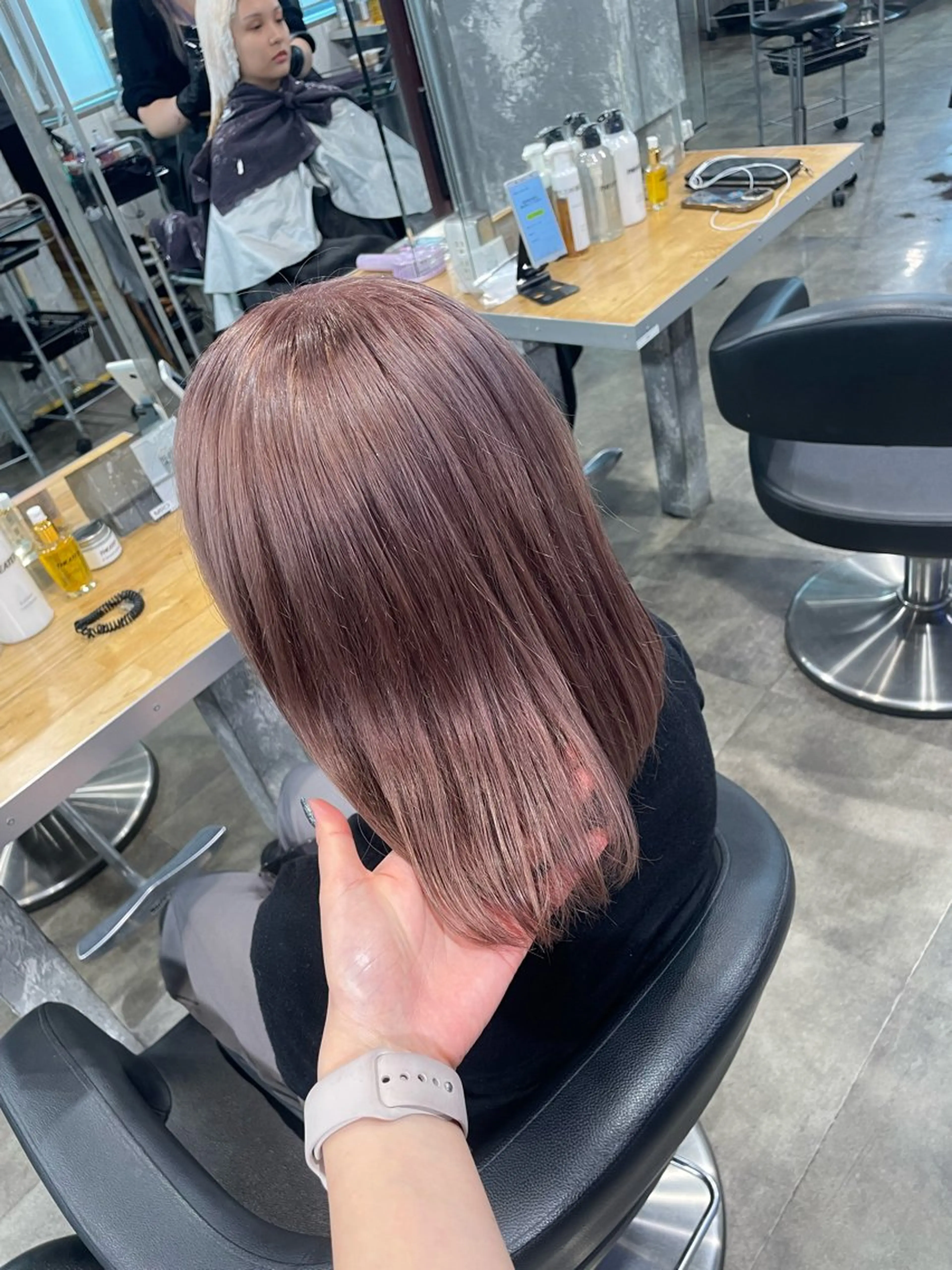 セミロング カラー ヘアカラー ハイトーンブロンド 横浜💞ミオのヘアスタイル