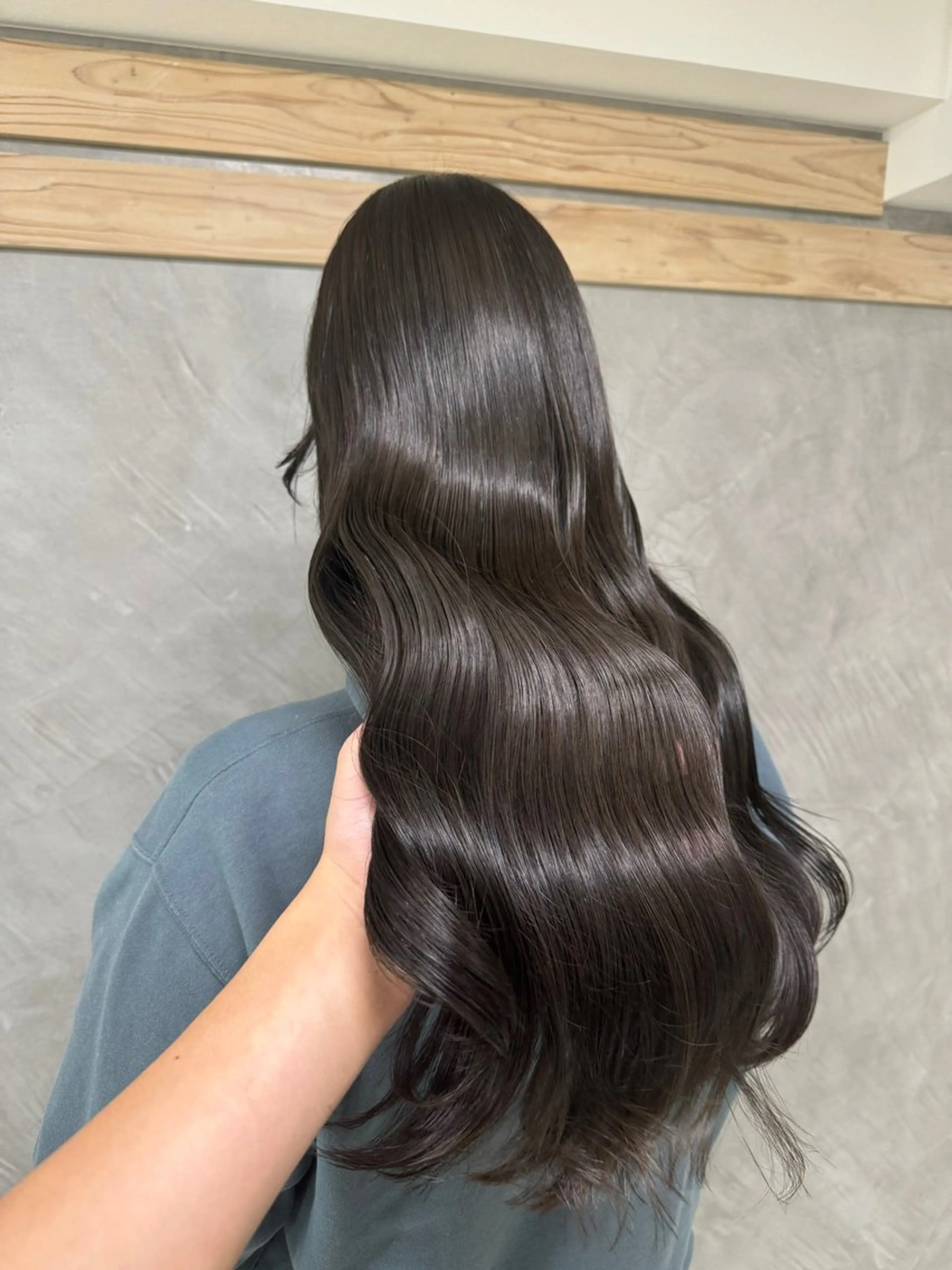 ロング カラー グレージュ オリーブグレージュ オリーブグレー Wehlen所属・透明感カラー🌟 keisukeのヘアスタイル