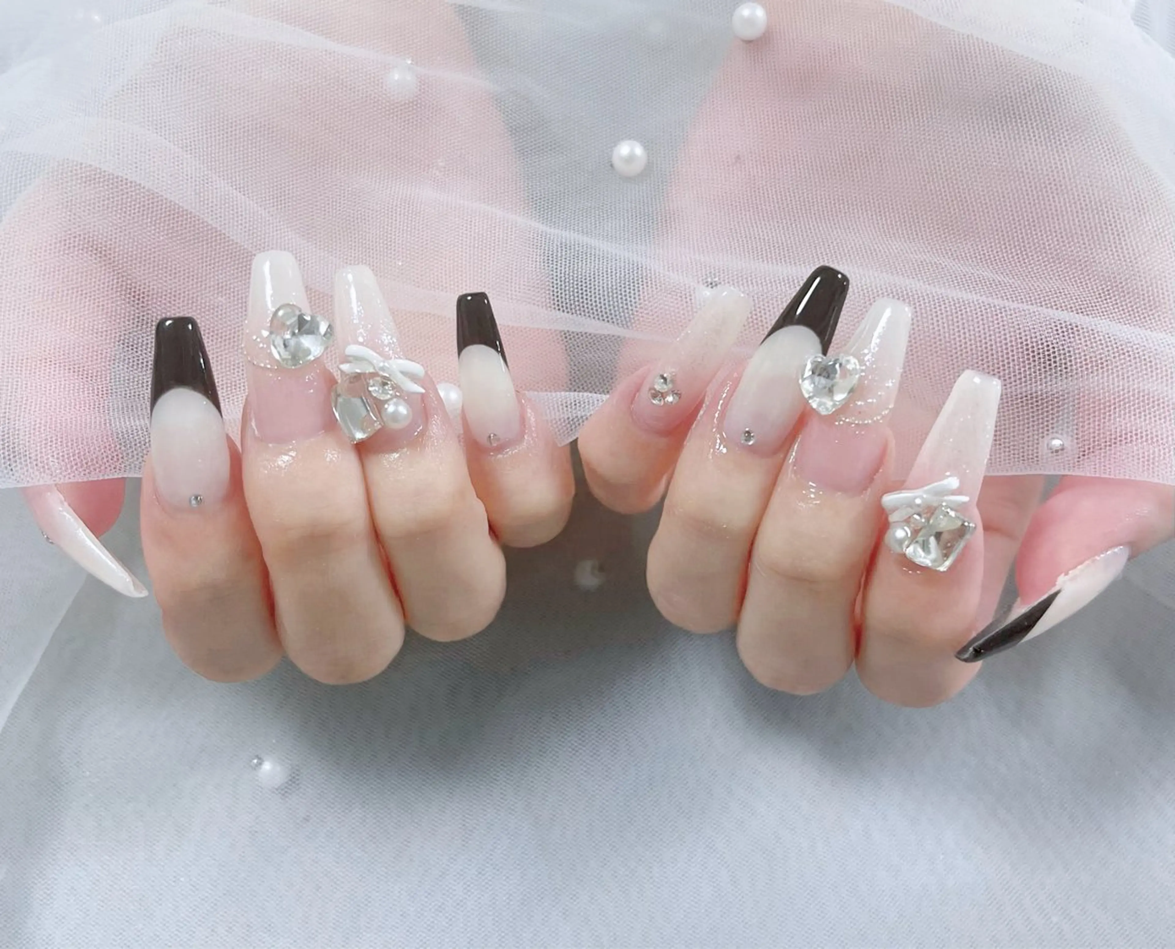ネイル オーロラネイル クリアネイル フラッシュネイル ジェルネイル グラデーション ハンドネイル Amee Nailsalonのネイルデザイン