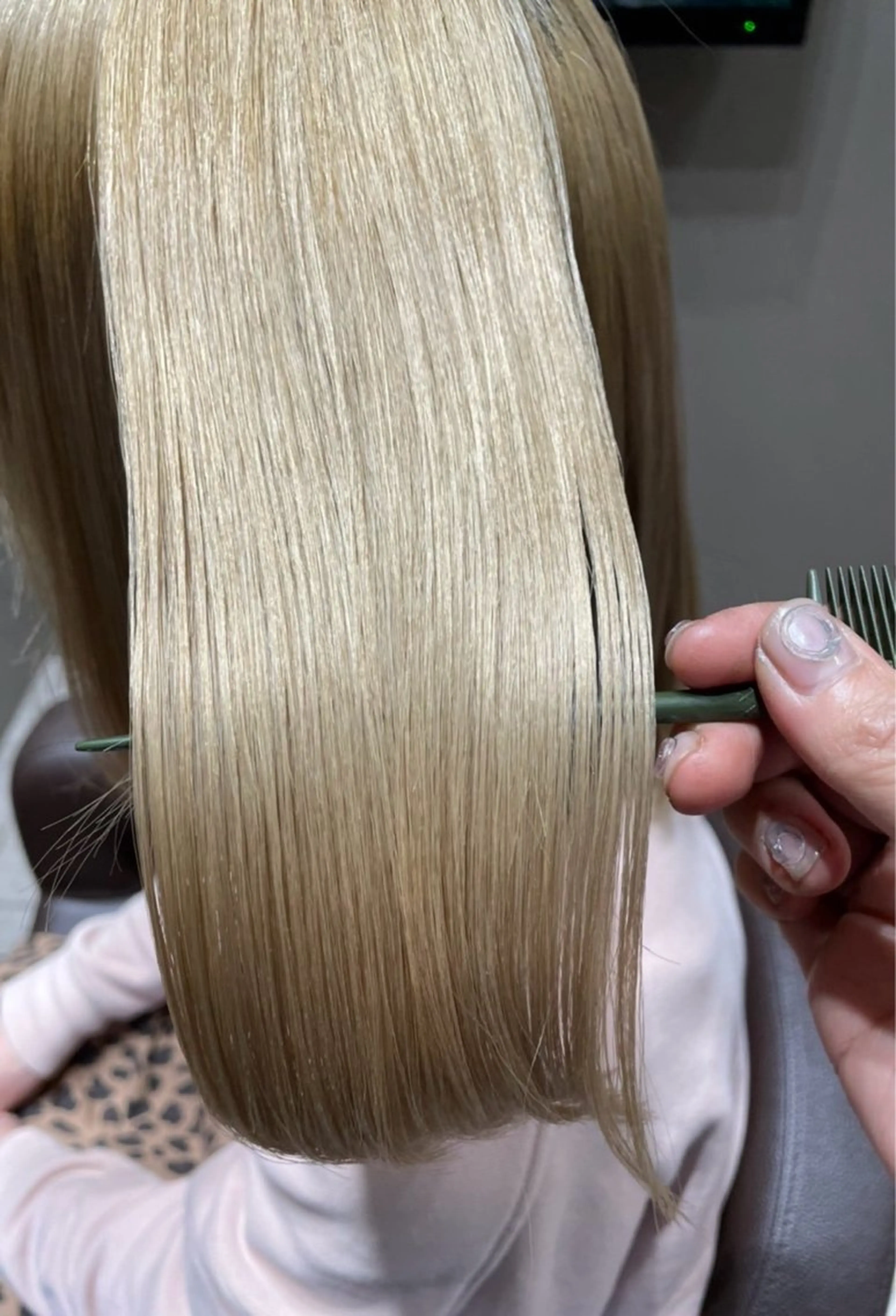 ロング カラー ベージュカラー ブリーチ ダブルカラー ハイトーンカラー ロング ヘアカラー hair make ERTE所属・ヘアーメイクエルテ 六甲アイランド　宮田のヘアスタイル