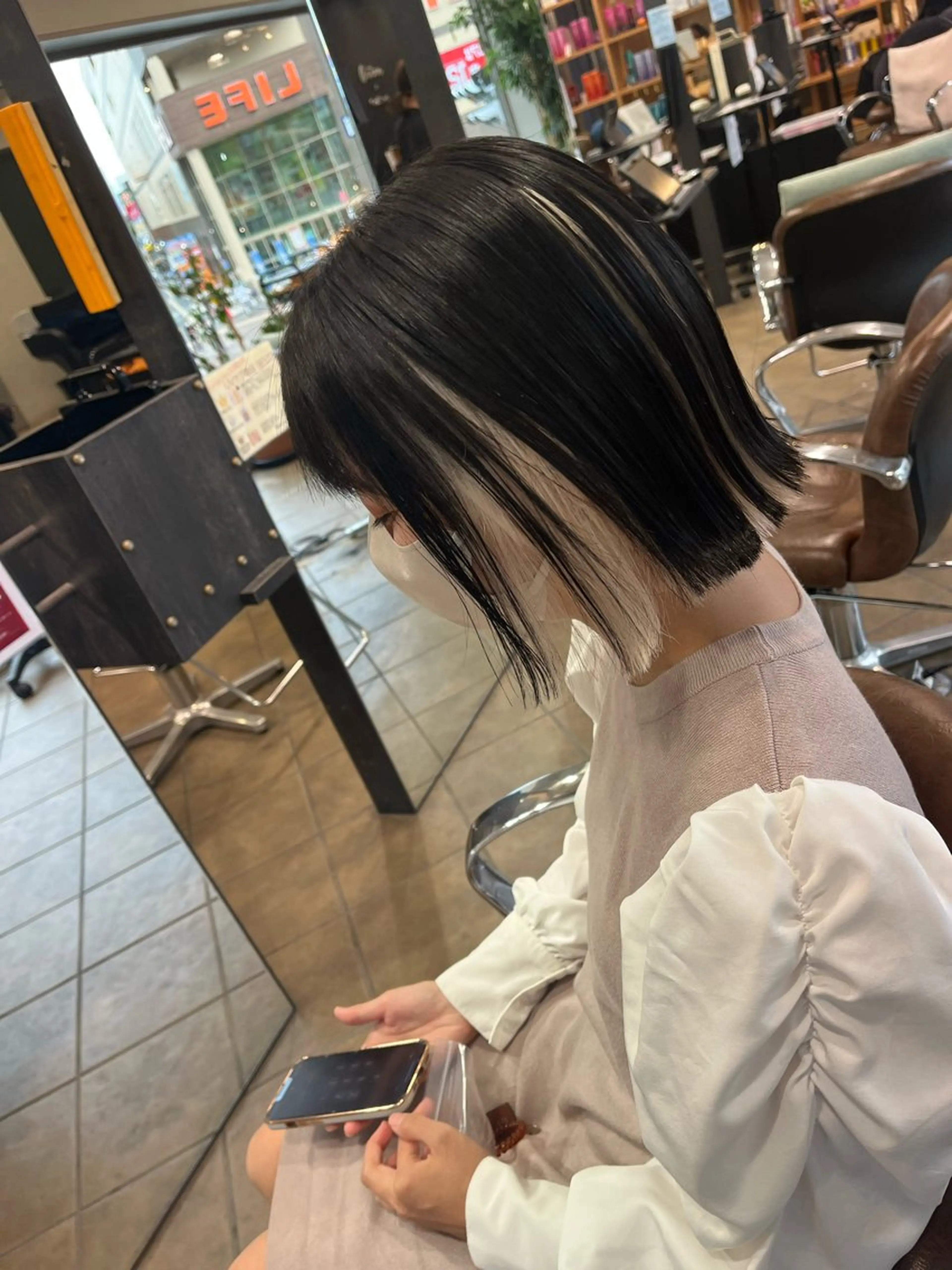 ミディアム カラー 黒髪 ブリーチ ボブ 濱川 良栄のヘアスタイル