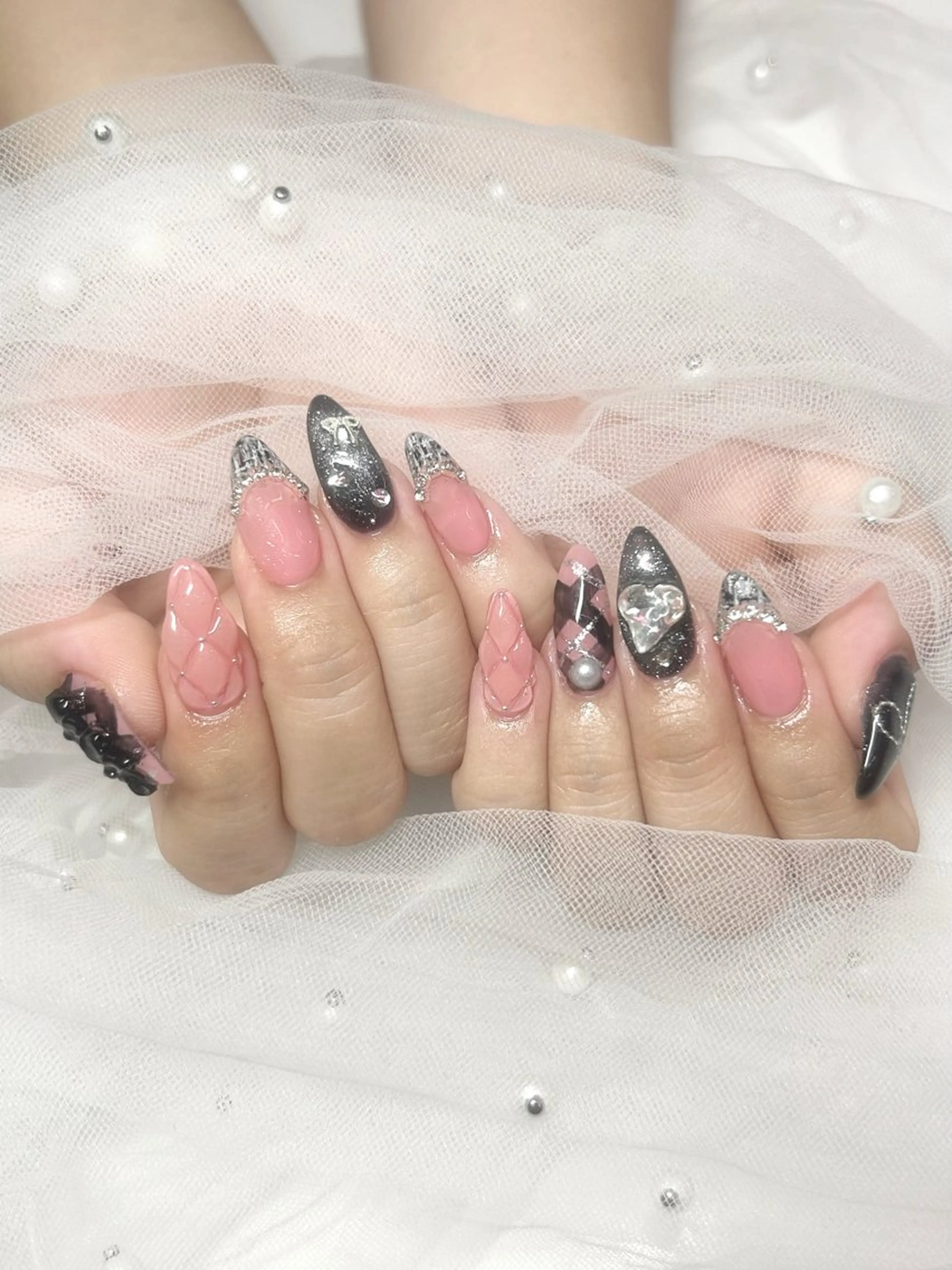 ネイル ガーリー ハンドネイル hinata池袋 🌙WOLTOKYOのネイルデザイン