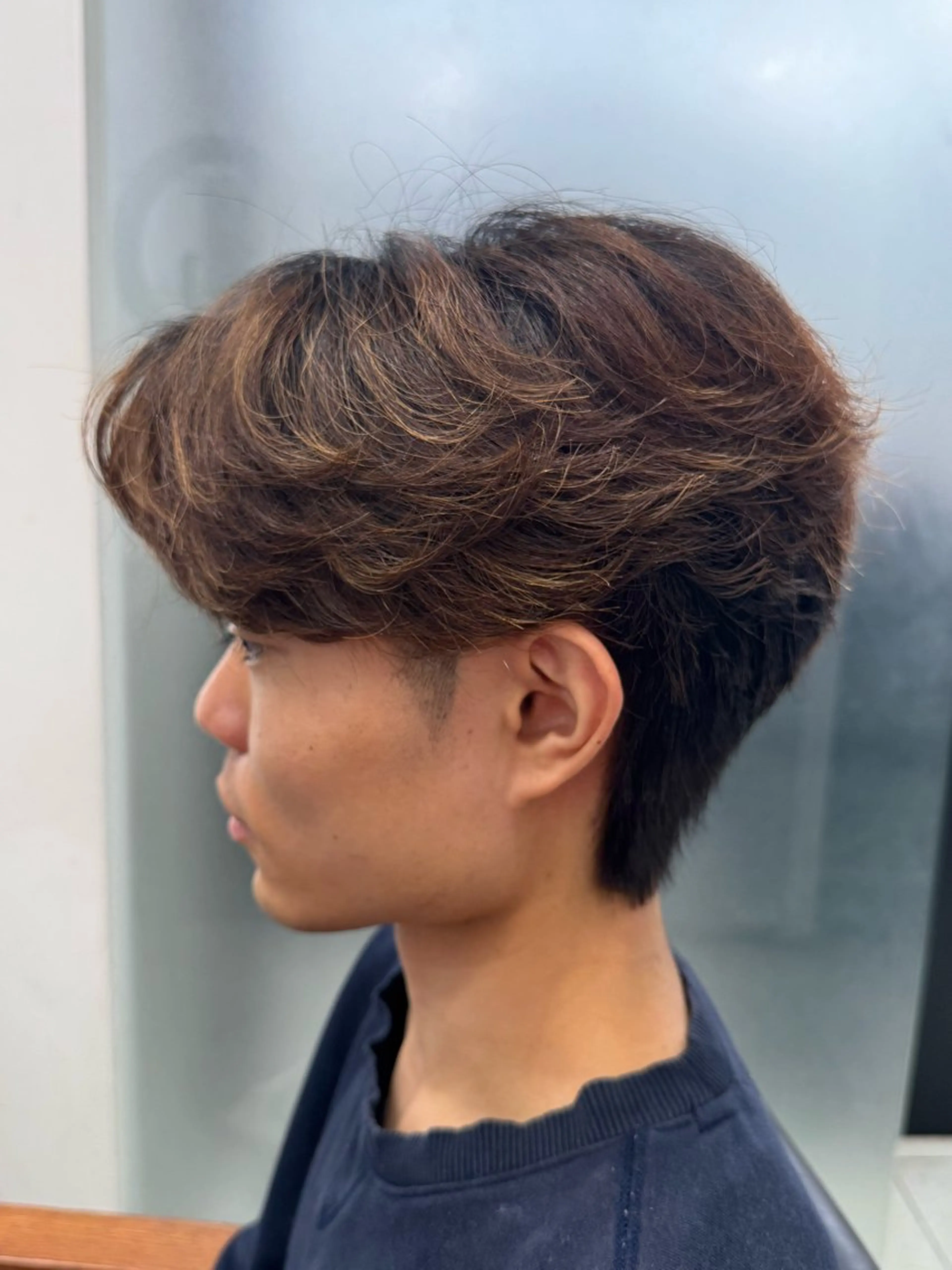パーマ メンズ カット パーマ 毛流れ特化愁斗 センターパートパーマのヘアスタイル
