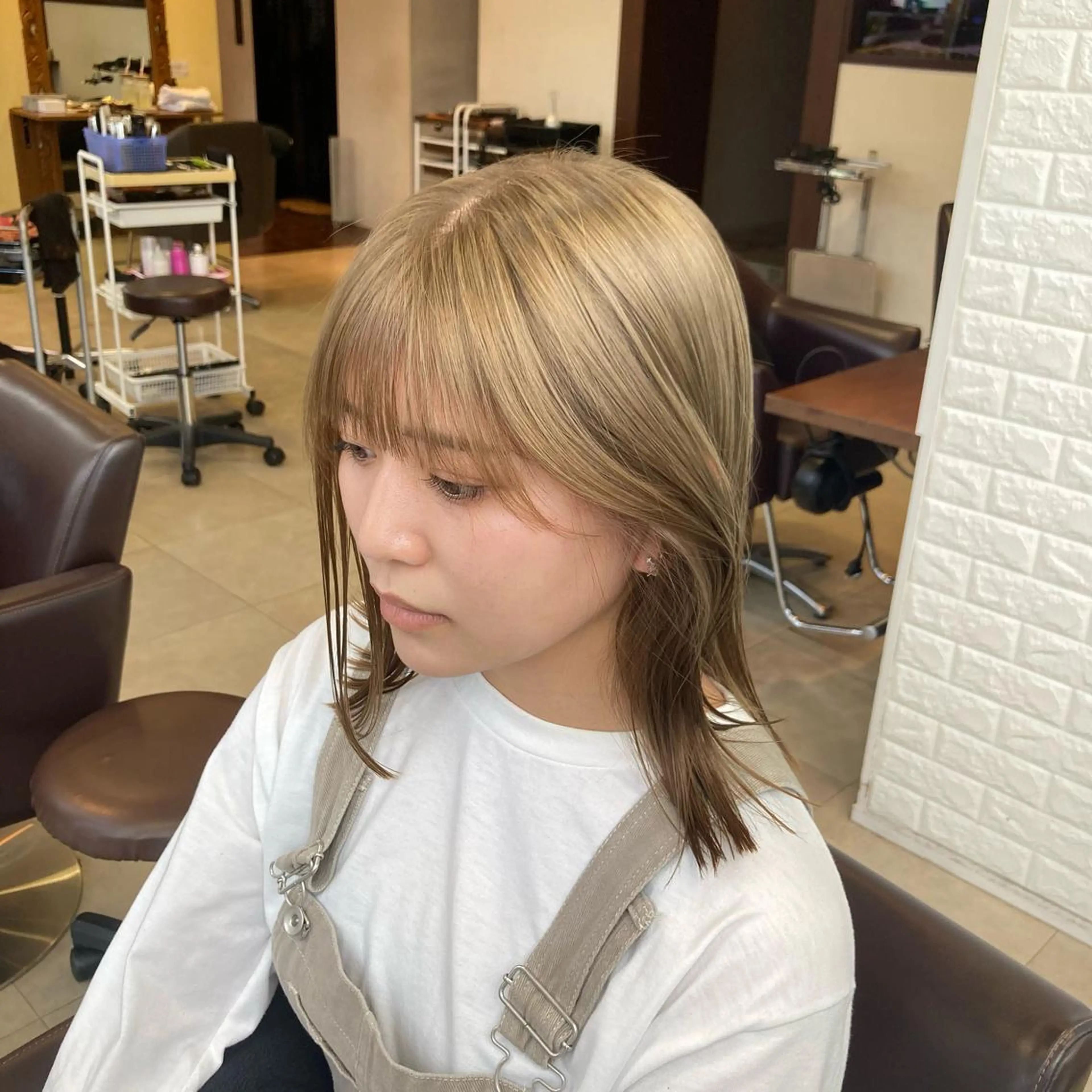 セミロング カラー ブロンド ダブルカラー カット ヘアカラー トリートメント カットが上手い 💇‍♂🌸サク🌸のヘアスタイル