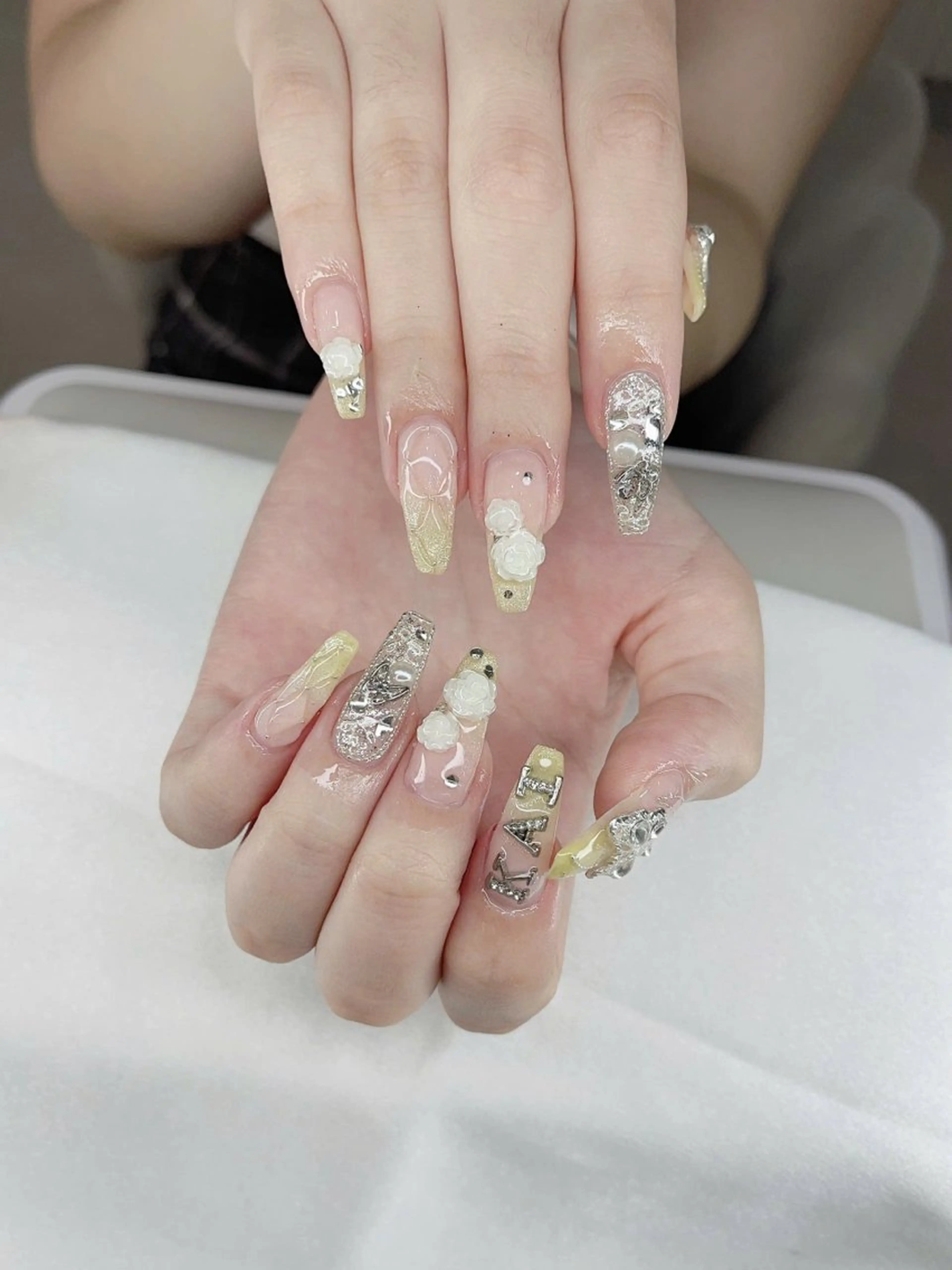ネイル アニマル柄 オーロラネイル チークネイル フラッシュネイル ジェルネイル ハンドネイル T.A Nail Salon所属・Lyna Nail のネイルデザイン
