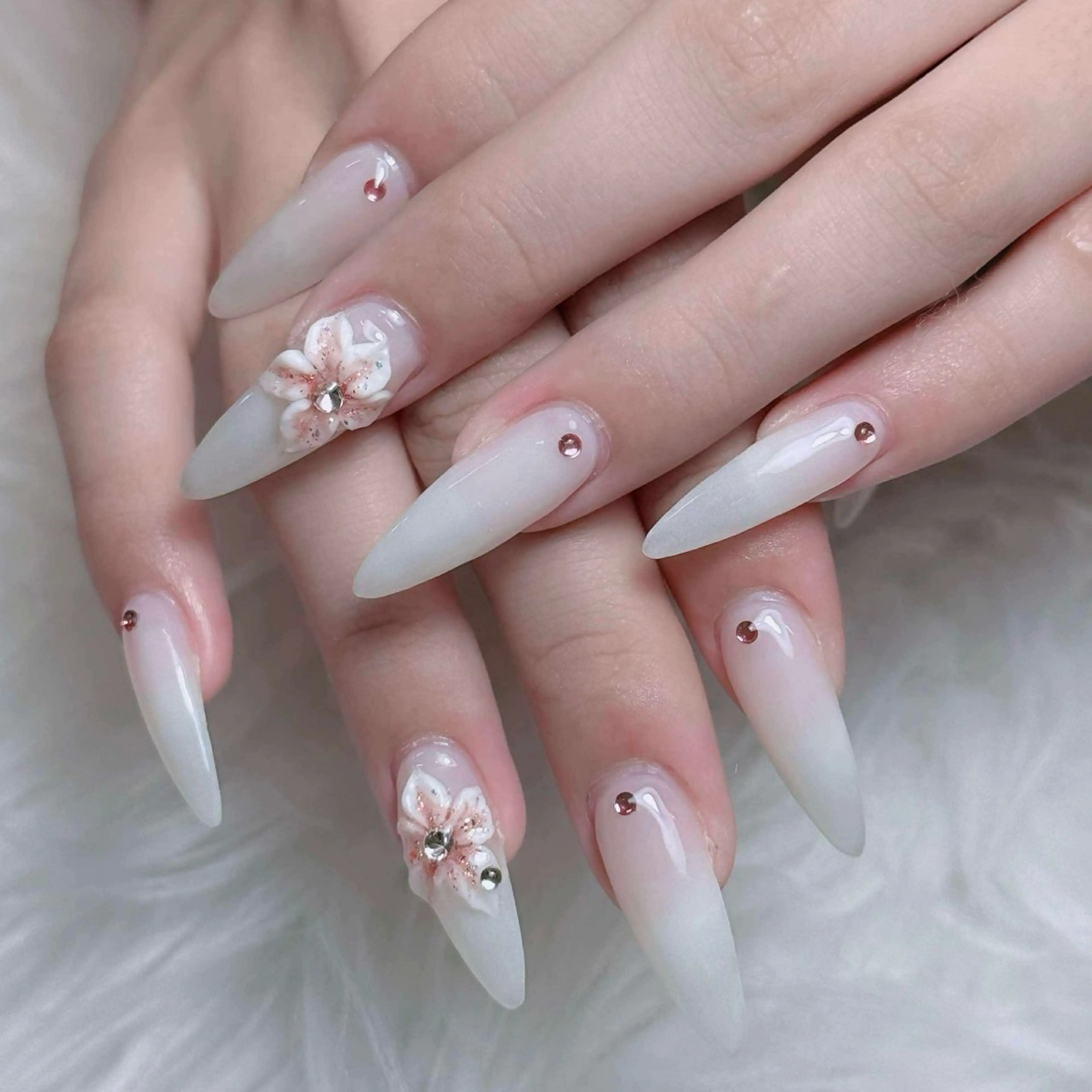 ネイル オーロラネイル チークネイル フットネイル フレンチネイル 韓国ネイル ハンドネイル Lumi Nail 新大久保3‘のネイルデザイン