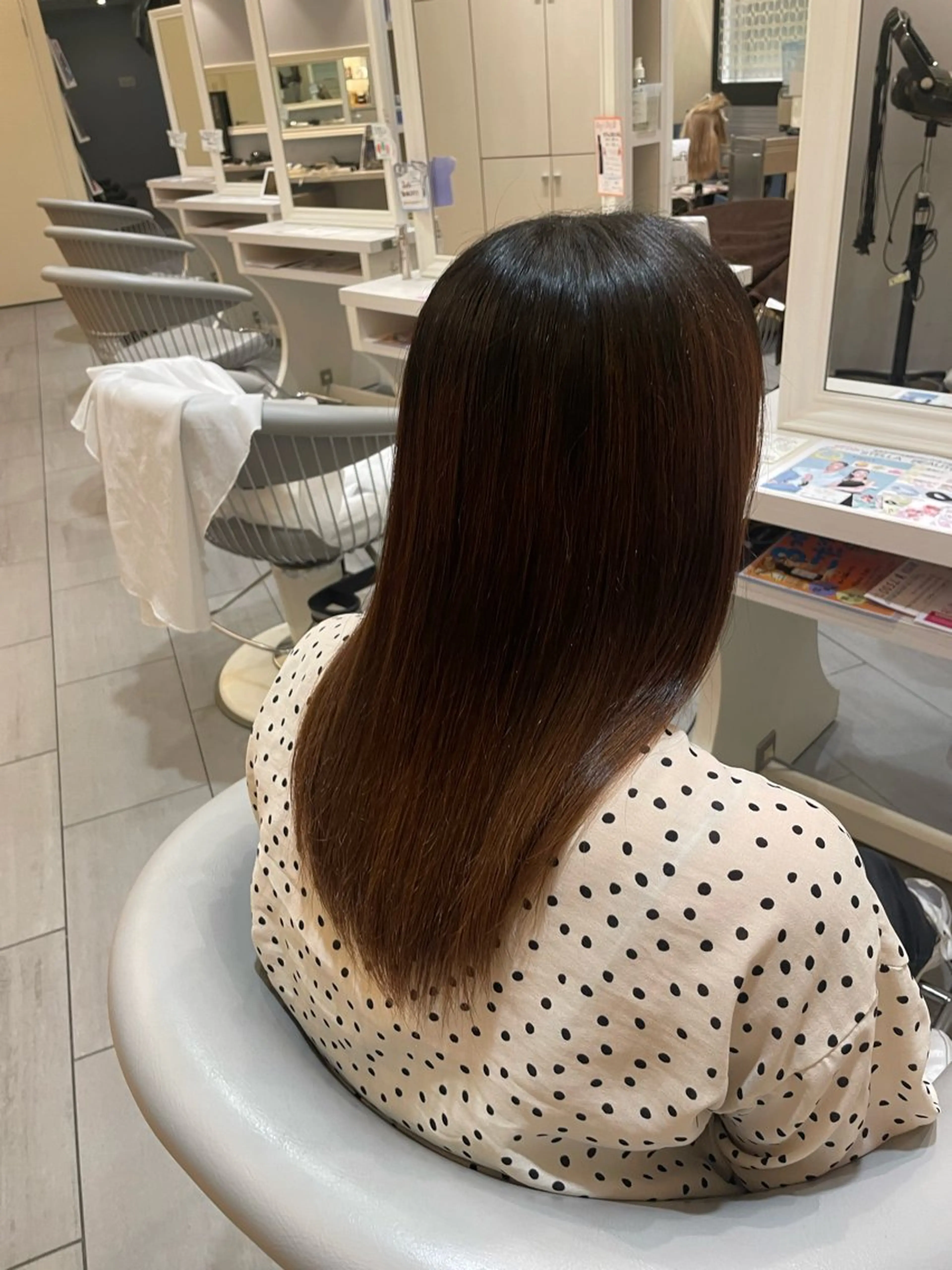 セミロング Hairs Gallery所属・透明感カラー✨南 津麦のヘアスタイル