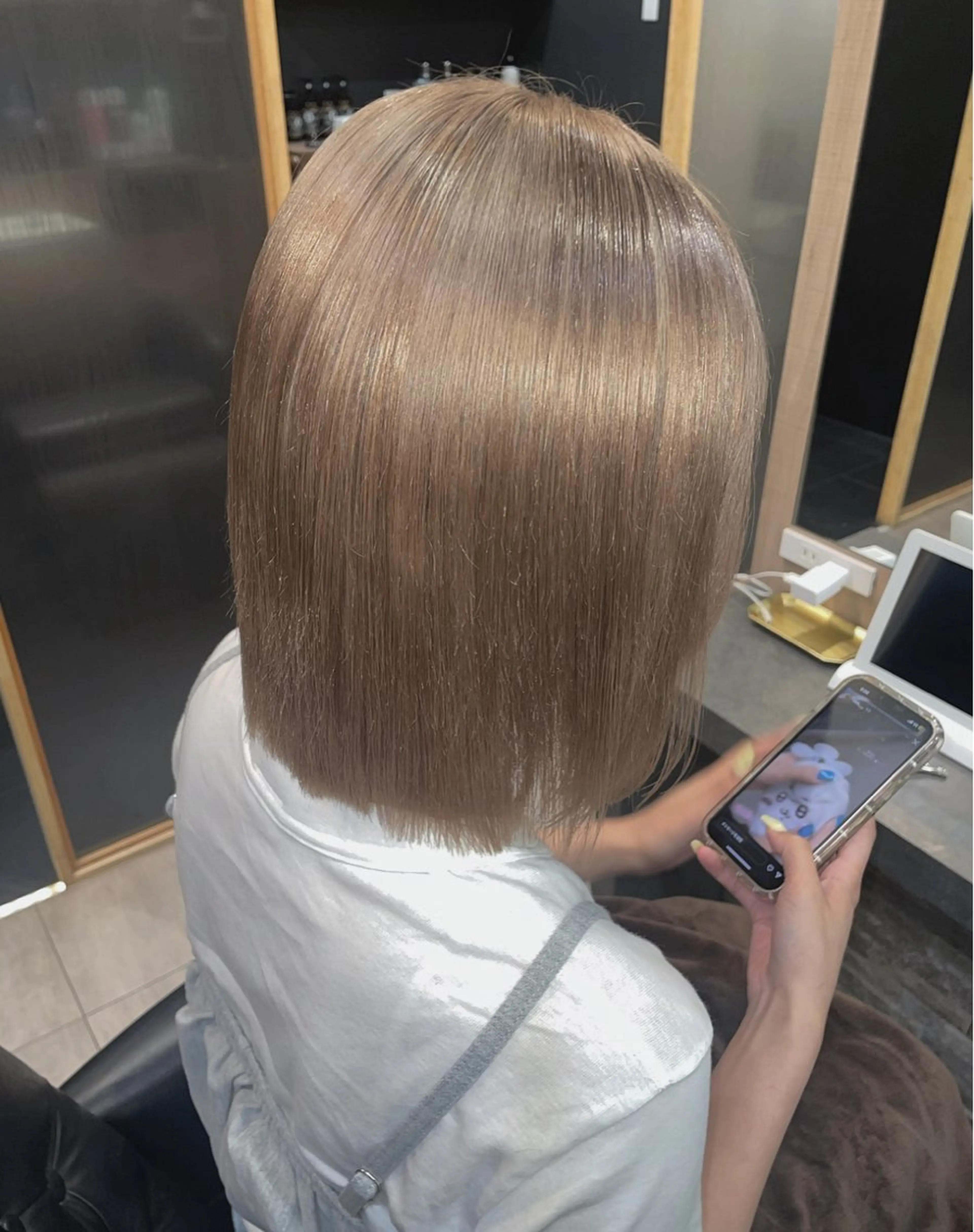 ミディアム カット ヘアカラー トリートメント lapis  Rie シールエクハイトーンのヘアスタイル