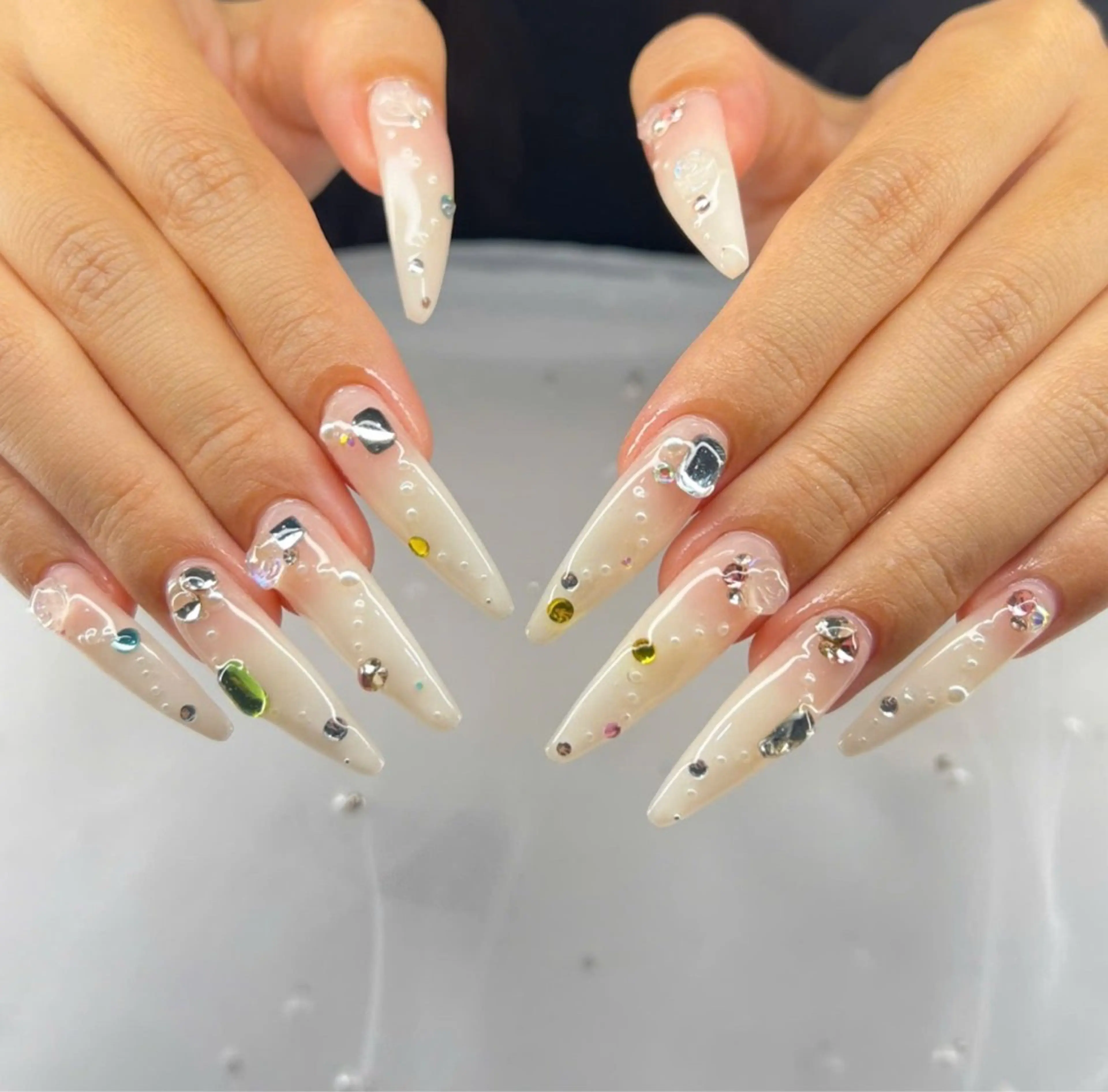 ネイル フレンチネイル キラキラネイル マグネットネイル ミラーネイル ニュアンスネイル ハンドネイル Lyn TA Nailのネイルデザイン