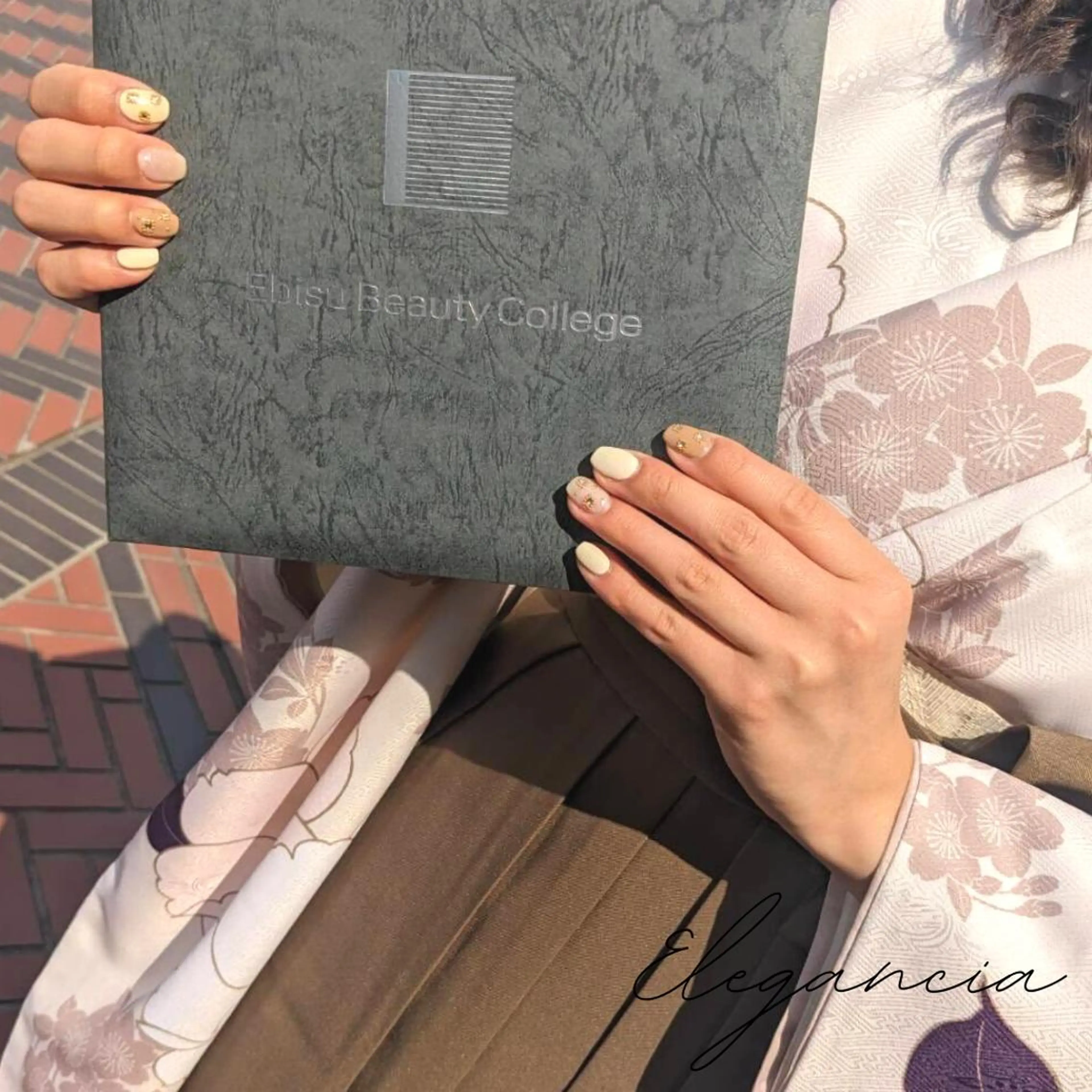 カラー ネイル 卒業式のヘアスタイル 卒業式 ハンドネイル Elegancia. Hiromiのネイルデザイン