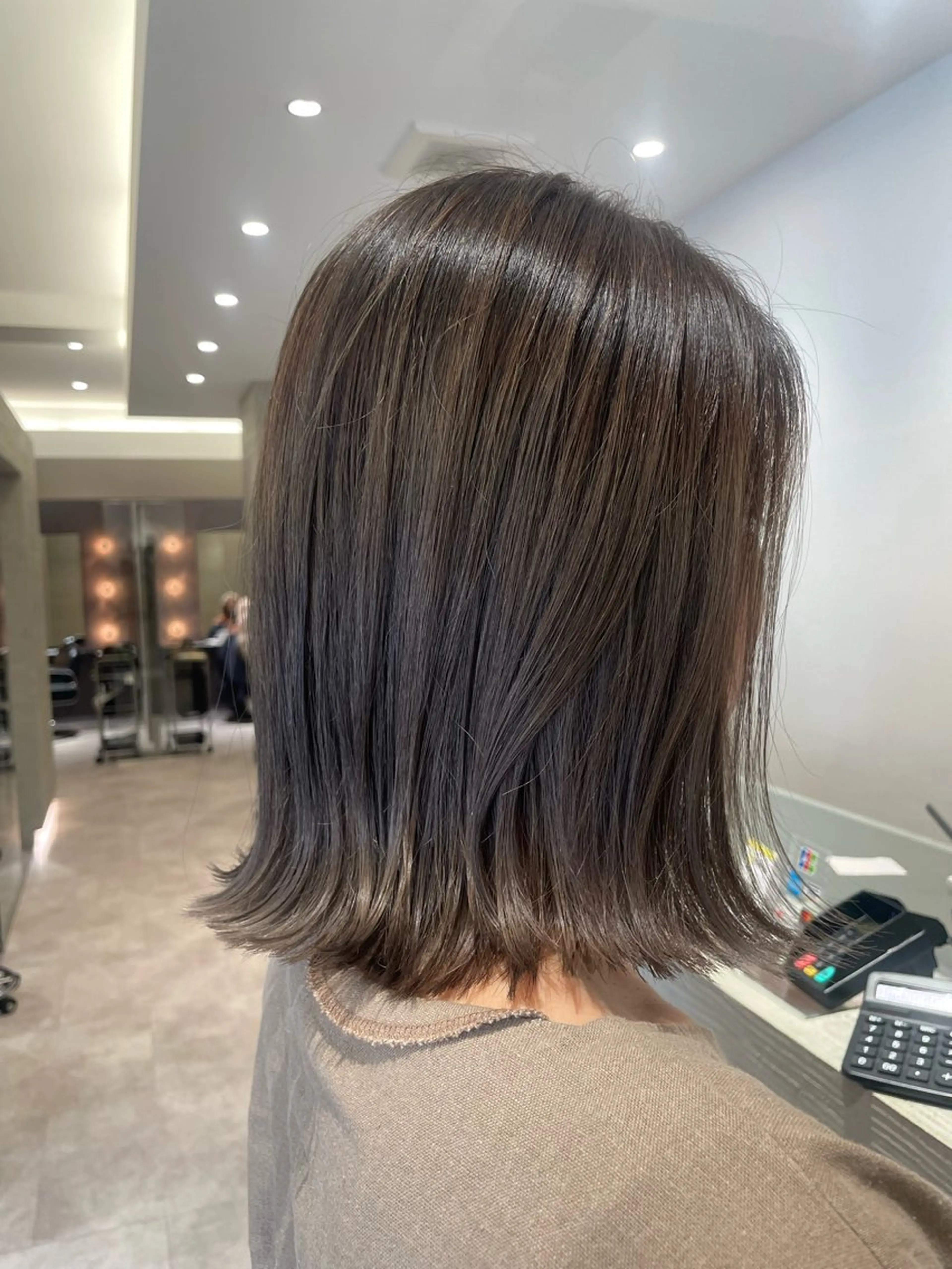 ミディアム カット ヘアカラー NEST by chord （ネストバイコード）所属・🤍関根 朋香🤍のヘアスタイル
