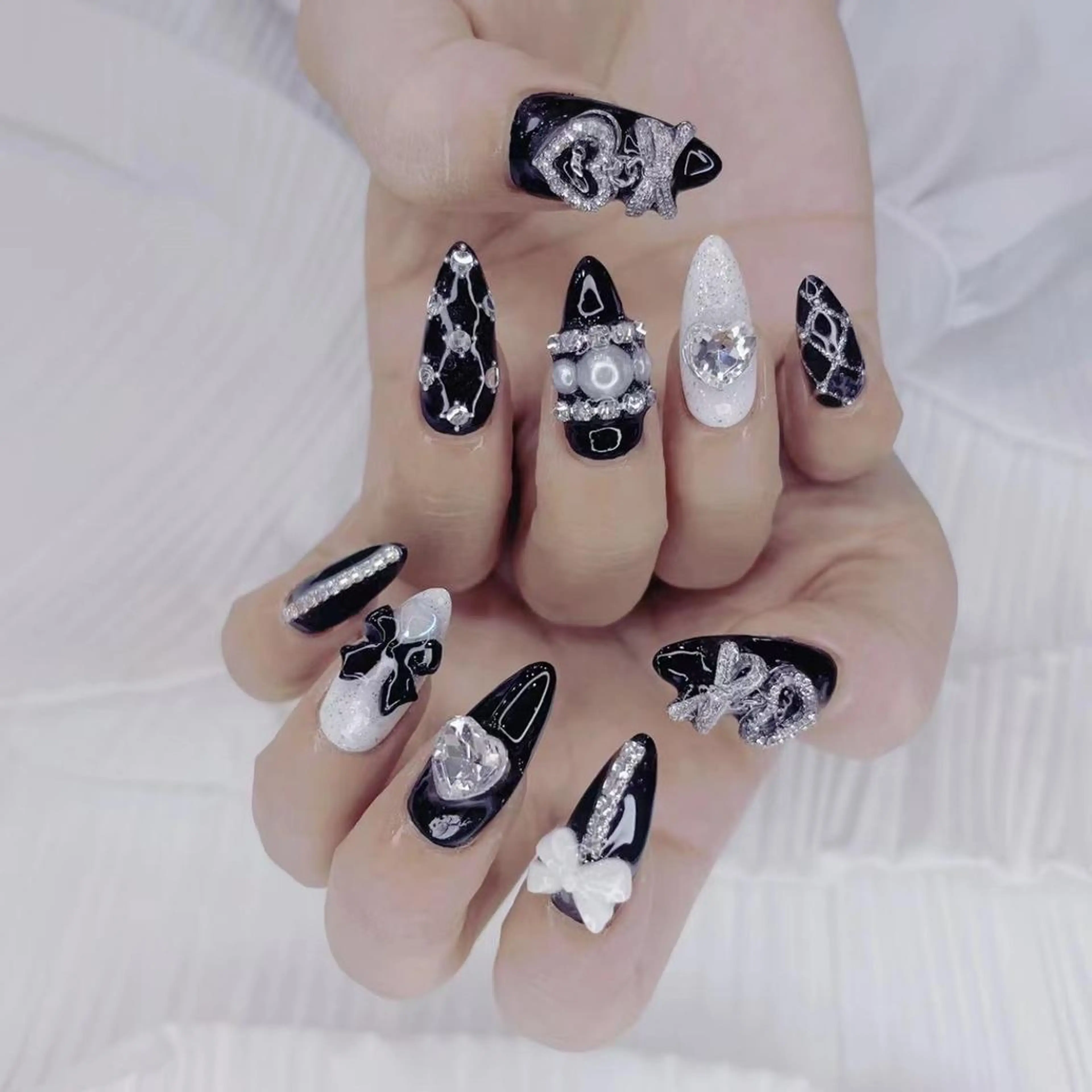 ネイル キラキラネイル シルバー Babarla Nailのネイルデザイン